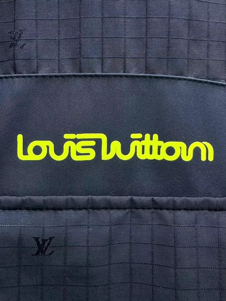 Louis Vuitton Louis Vuitton LOUIS VUITTON Logo Print Detachable Sleeve S Size US L / EU 52-54 / 3 - 8 Thumbnail