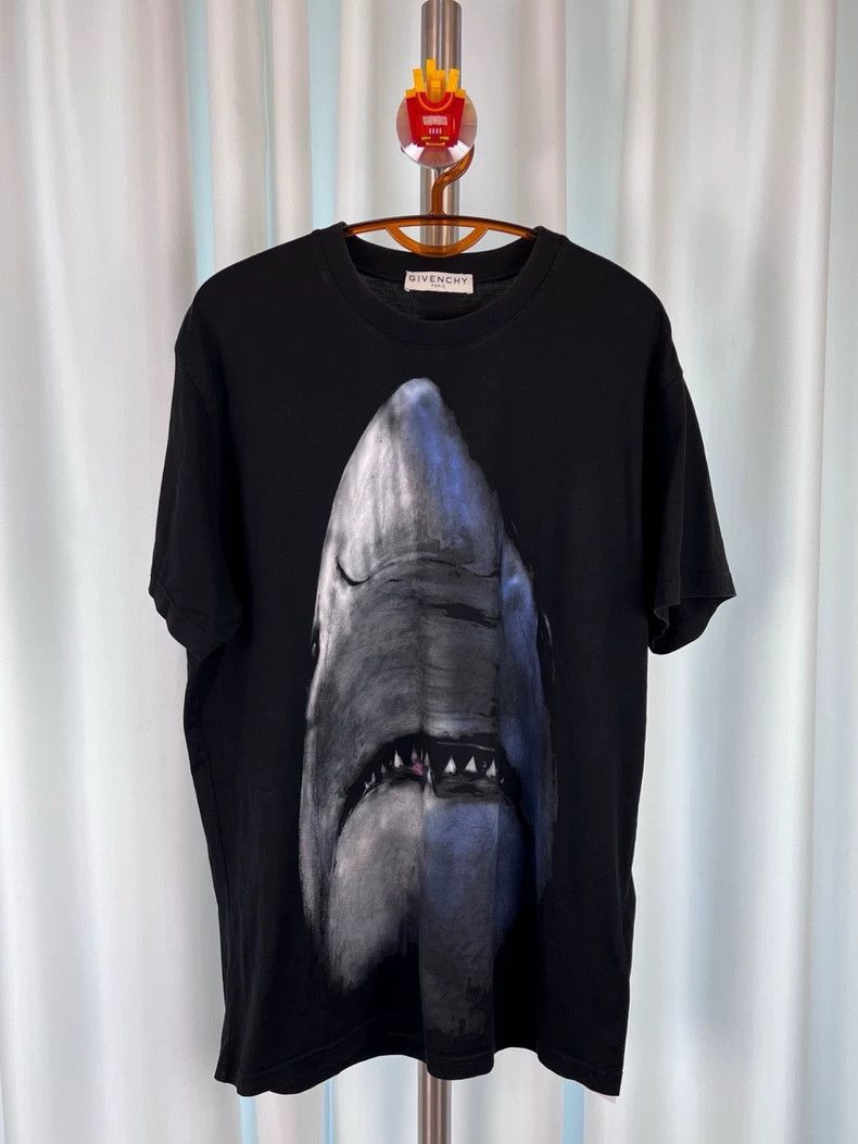 Givenchy Givenchy Big Shark Short Sleeve Size US S / EU 44-46 / 1 - 1 Thumbnail