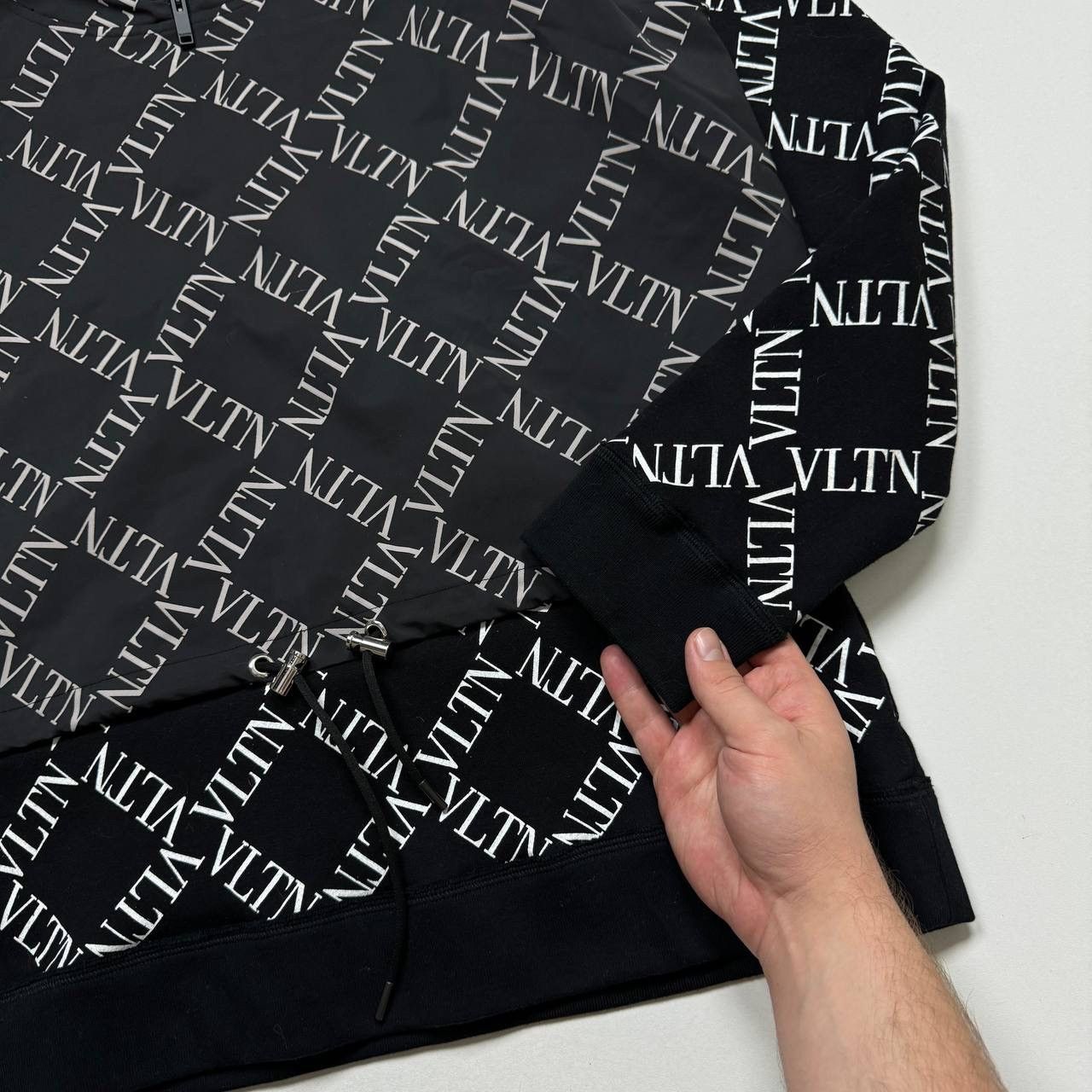 Valentino VALENTINO 'vltn' Logo Grid Print Hoodie In Black Size US M / EU 48-50 / 2 - 8 Thumbnail