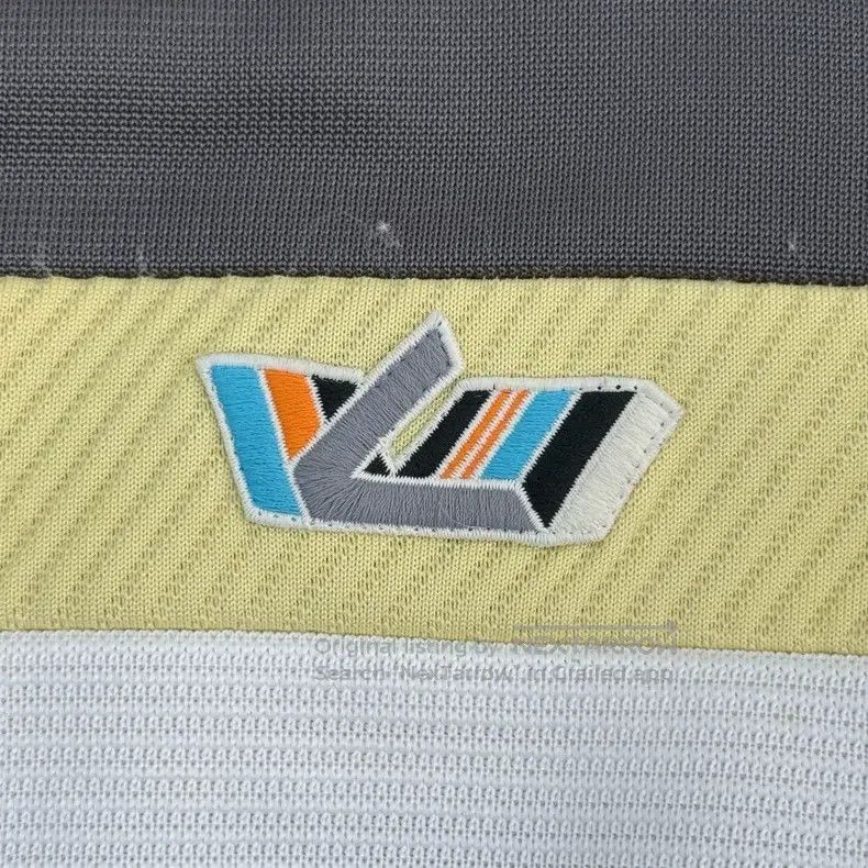 Louis Vuitton Louis Vuitton Blue and yellow floral badge logo hoodie dre Size S / US 4 / IT 40 - 7 Thumbnail