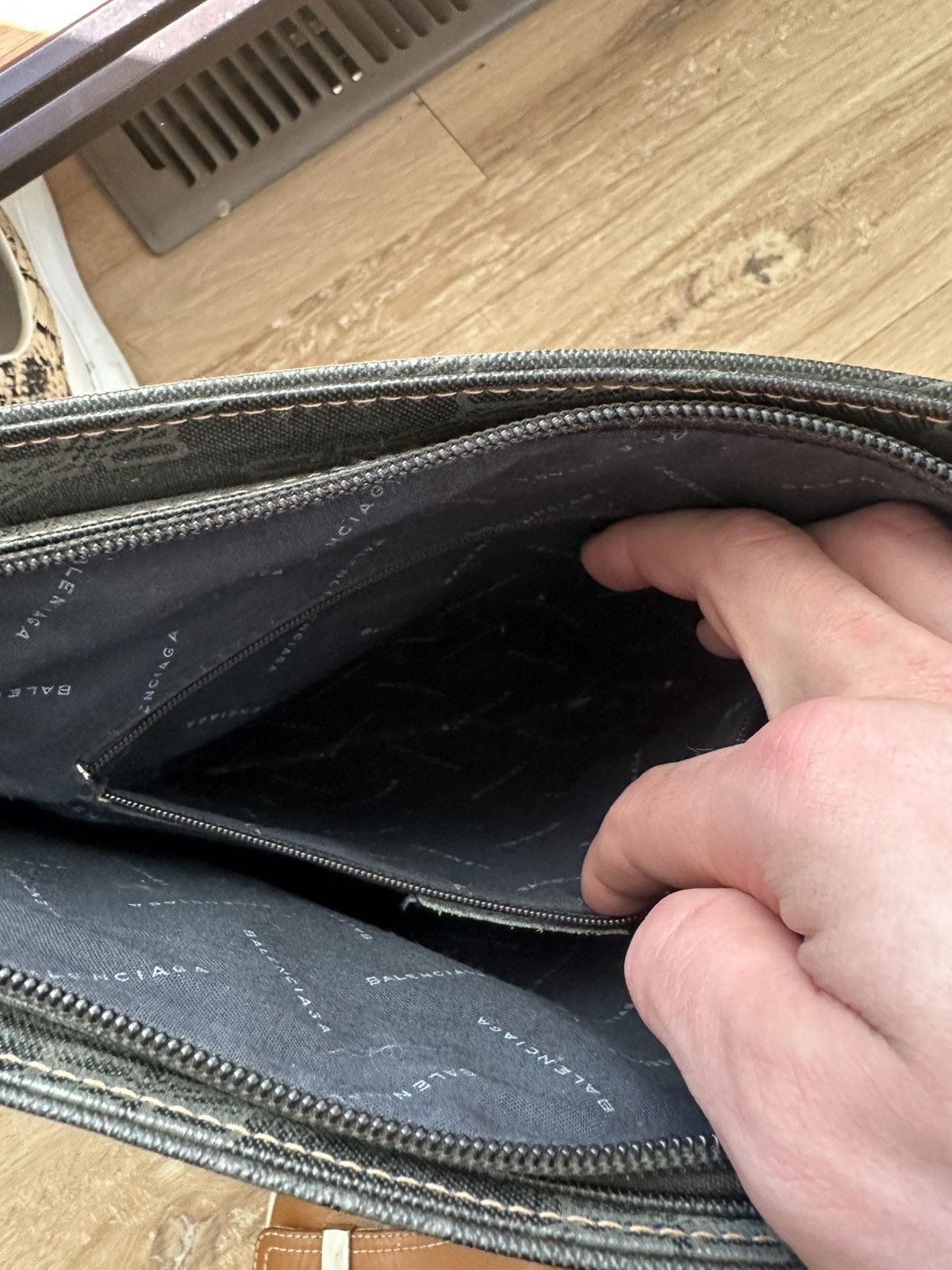 Balenciaga Vintage Balenciaga Purse Size ONE SIZE - 9 Thumbnail