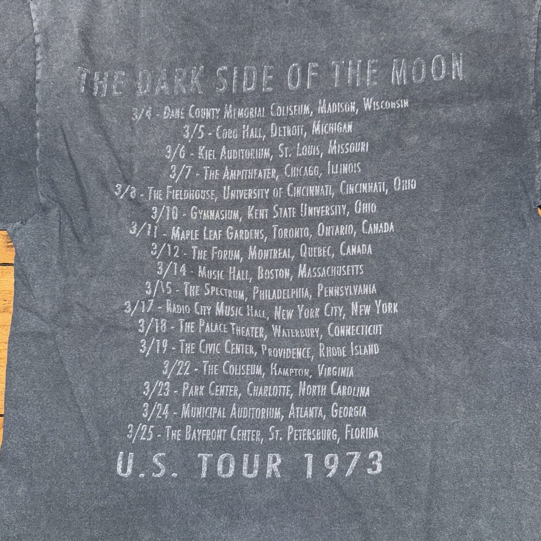 Vintage VINTAGE Pink Floyd Dark Side of the Moon T-Shirt Black Medium 18x24 Distressed Mens T-Shirt" Size US M / EU 48-50 / 2 - 7 Thumbnail