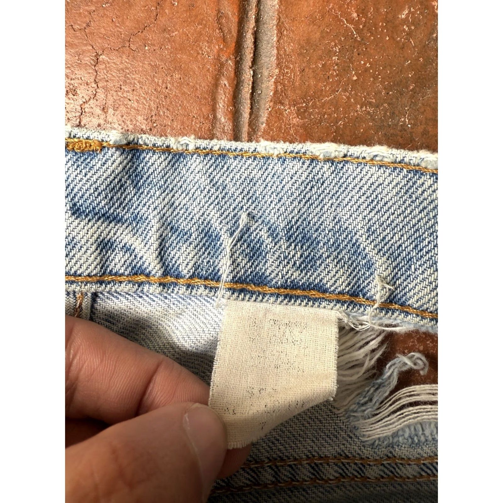 Levi's VINTAGE Levi's 550 Cut Off Jean Shorts Womens 7 Blue Denim Distressed USA Shorts 90s Mens? Womens Size 28" / US 6 / IT 42 - 2 Thumbnail