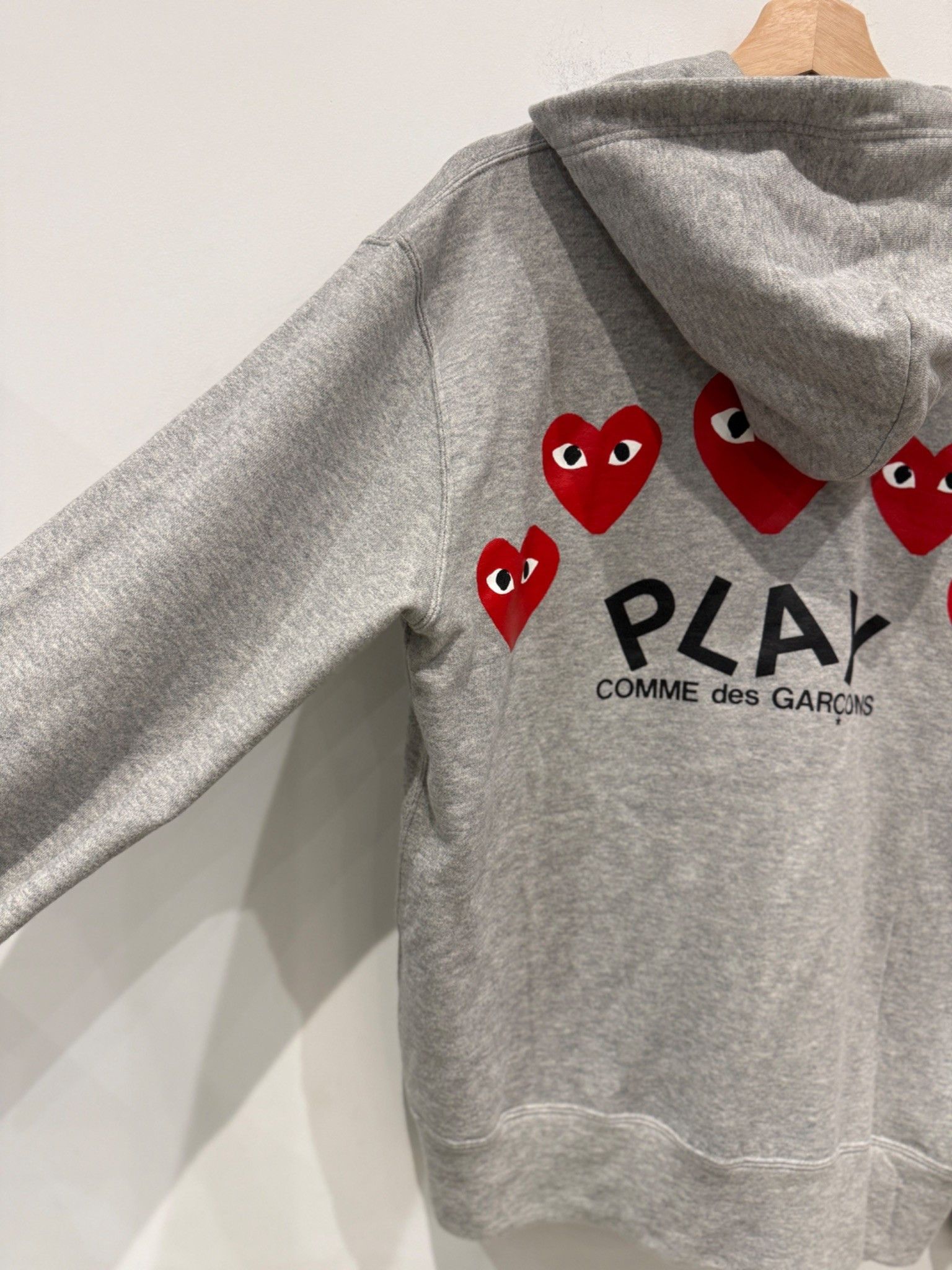 CDG by Comme des Garcons Comme Des Garcons PLAY Heart Zip-Up Hoodie With Back Logo Size US L / EU 52-54 / 3 - 6 Thumbnail