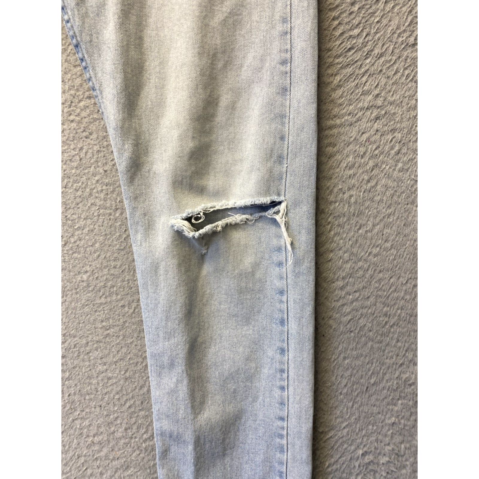 Levi's Levi’s 510 Jeans Men’s 32x32 Light Blue Mid Rise Distressed Straight Denim /0633 Size US 32 / EU 48 - 2 Thumbnail