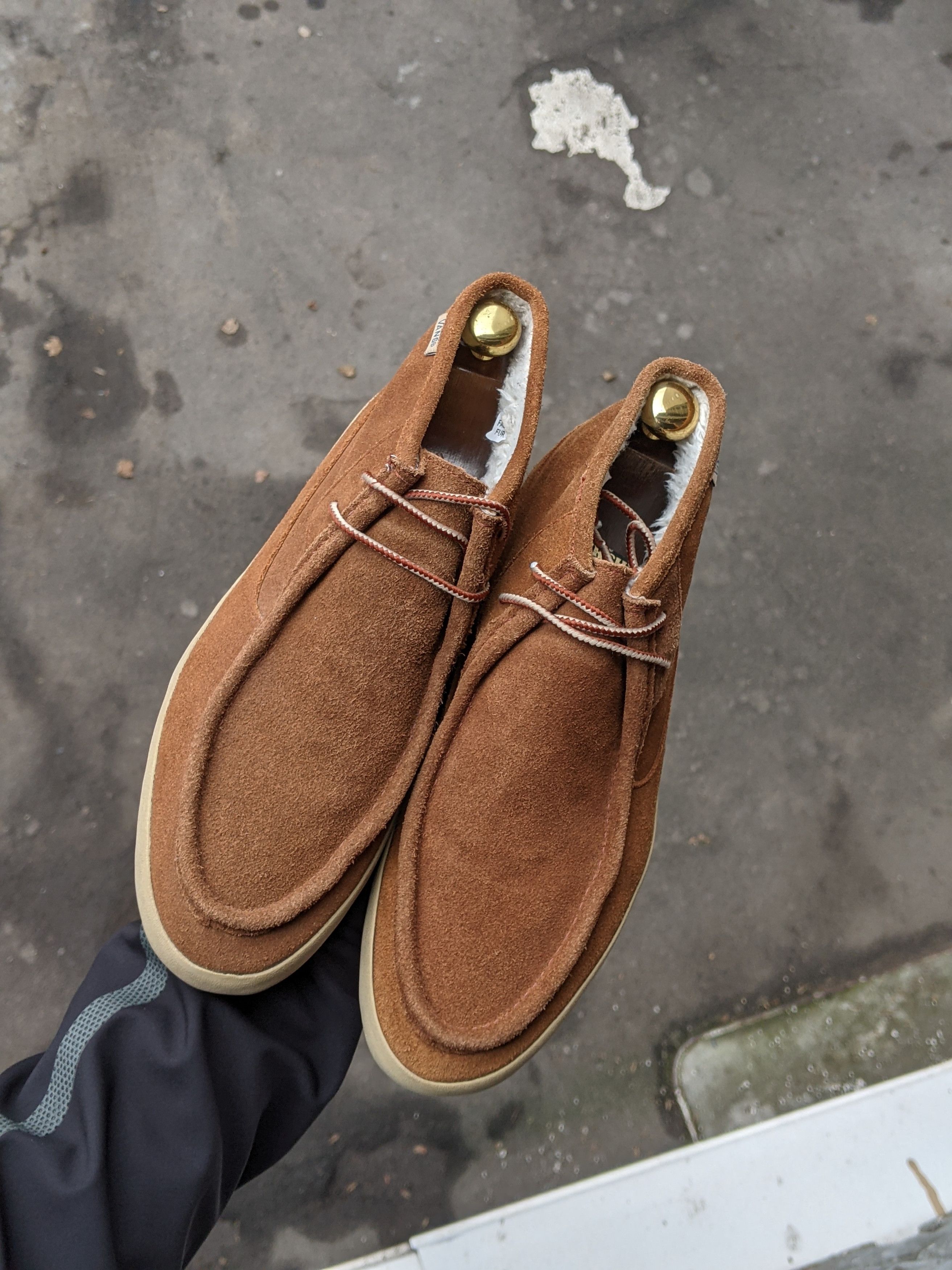 Vans Vans Rata Mid Fleece Chukka Shoes Timberland Polo Clarks UGG Size US 11 / EU 44 - 14 Thumbnail