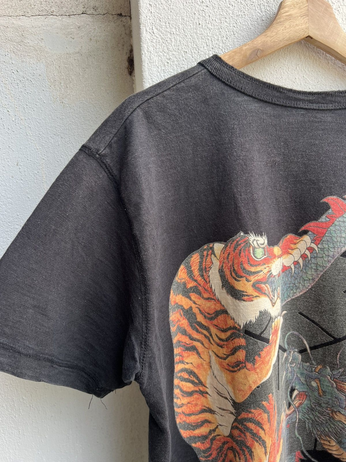 Beauty Beast × Hysteric Glamour × Japanese Brand Vintage Eastern Art Motifs Tiger and Dragon Big Print Tee Size US M / EU 48-50 / 2 - 11 Thumbnail