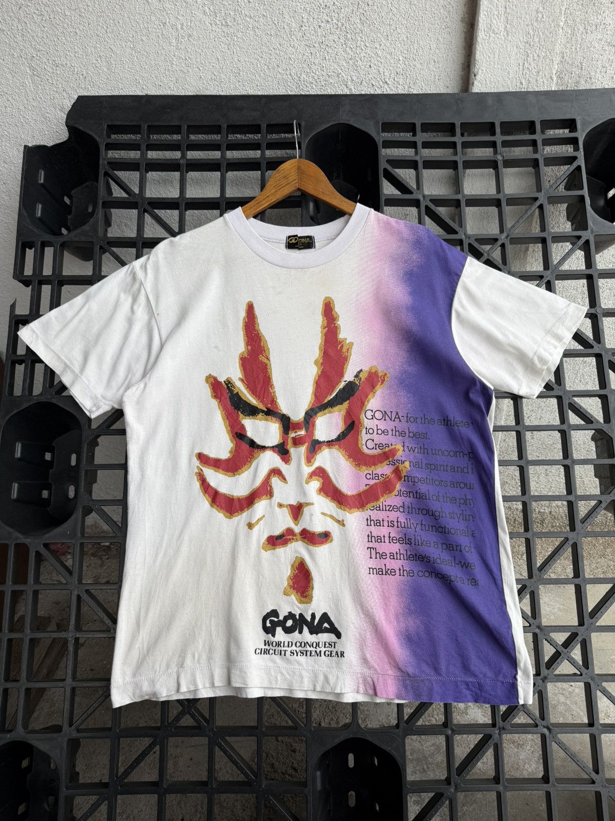 Vintage Vintage 90s Asics Gona Graphic Tshirt Size US L / EU 52-54 / 3 - 1 Thumbnail