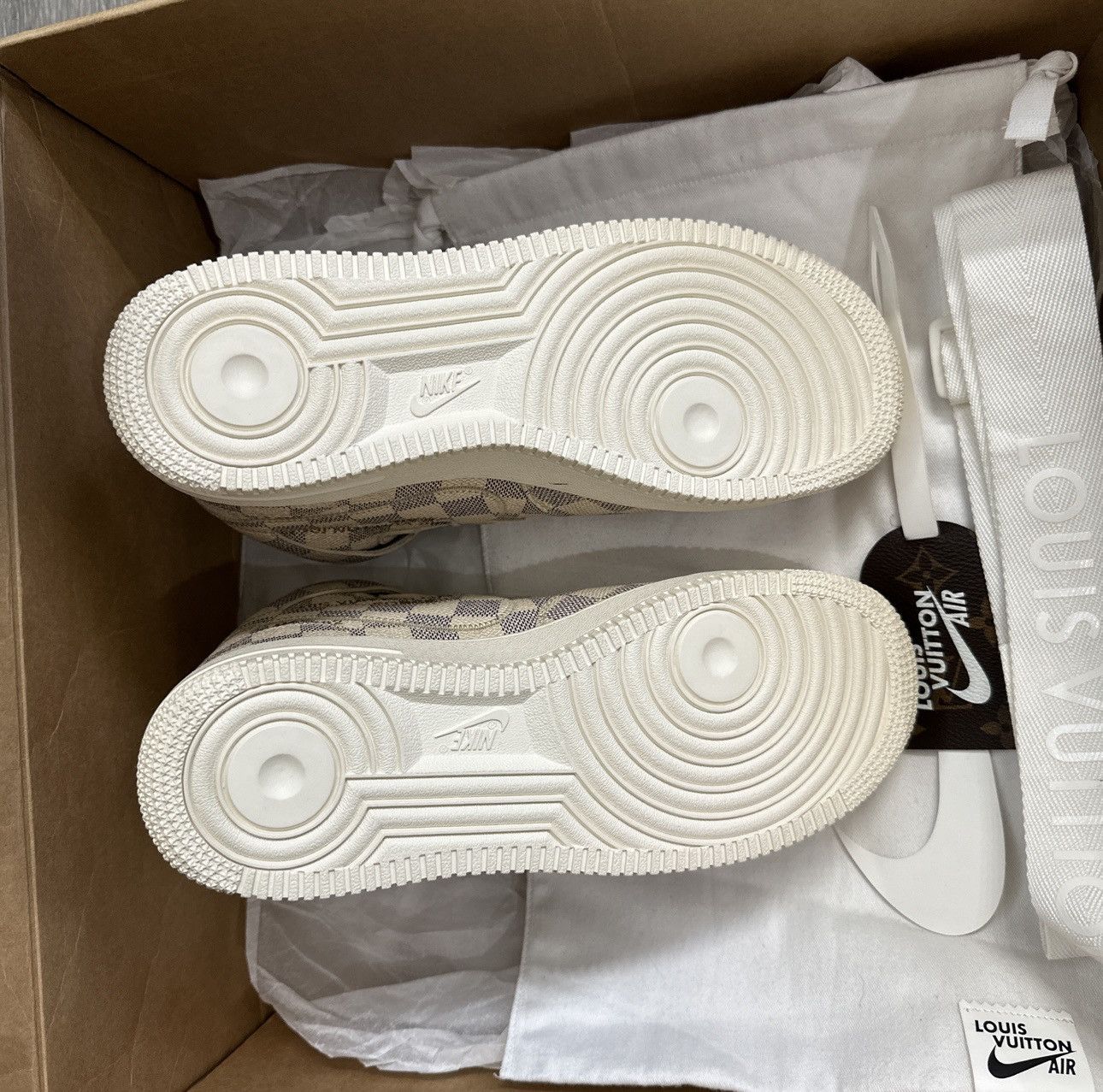 Louis Vuitton Louis Vuitton AF1 Mid Graffiti DS Size 7.5 Size US 7.5 / EU 40-41 - 7 Thumbnail