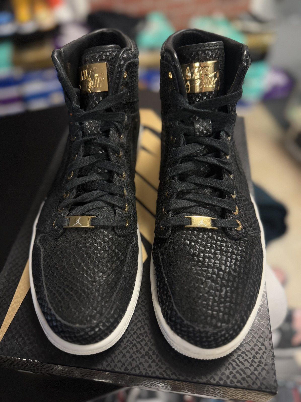 Jordan Brand × Nike Size 12- AIR JORDAN 1 RETRO PINNACLE 2015 RARE Size US 12 / EU 45 - 10 Thumbnail
