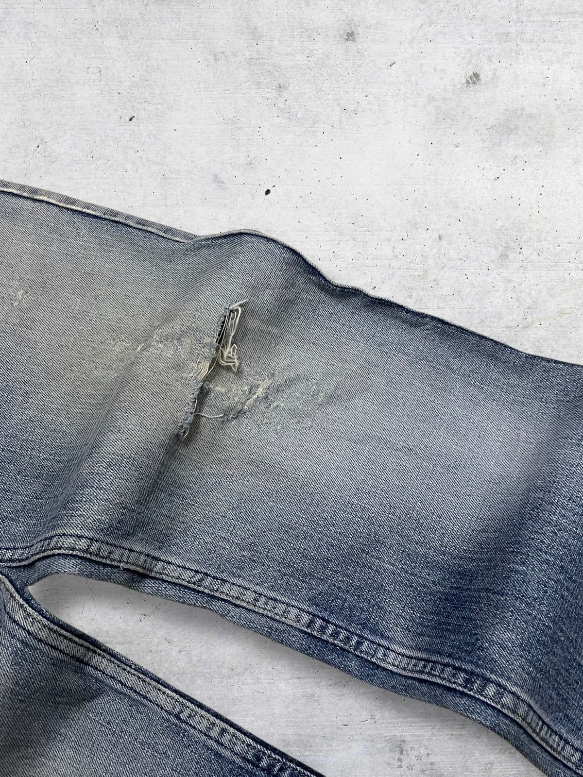 Levi's Vintage Clothing VINTAGE 533 LEVIS USA DESIGNER 90S WHISKERING RIPPED DENIM Size US 29 - 7 Thumbnail