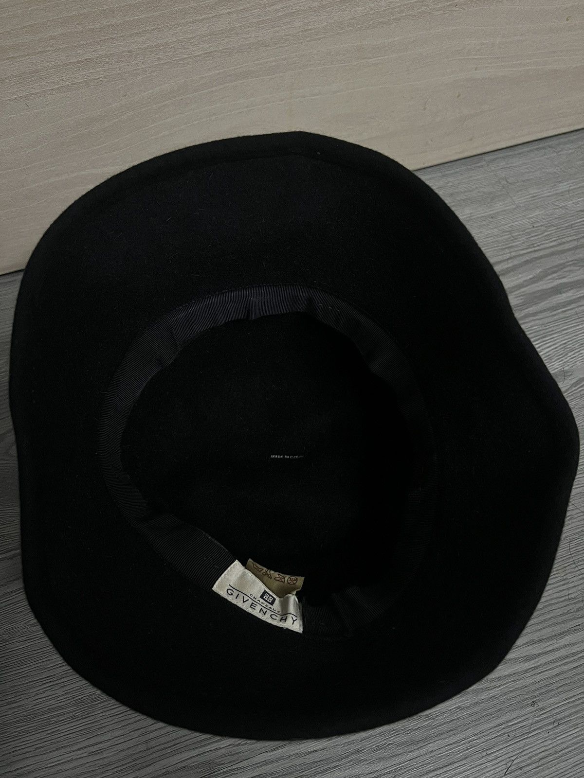 Givenchy Rare vintage Givenchy wool bucket hat 🎩🖤 Size ONE SIZE - 18 Thumbnail