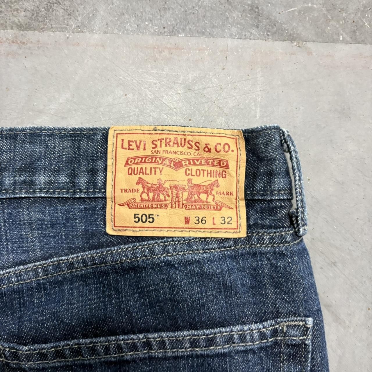 Levi's × Vintage Crazy Vintage Y2K/2000s Levis Grunge Dark Wash Denim Jeans! Size US 36 / EU 52 - 8 Thumbnail