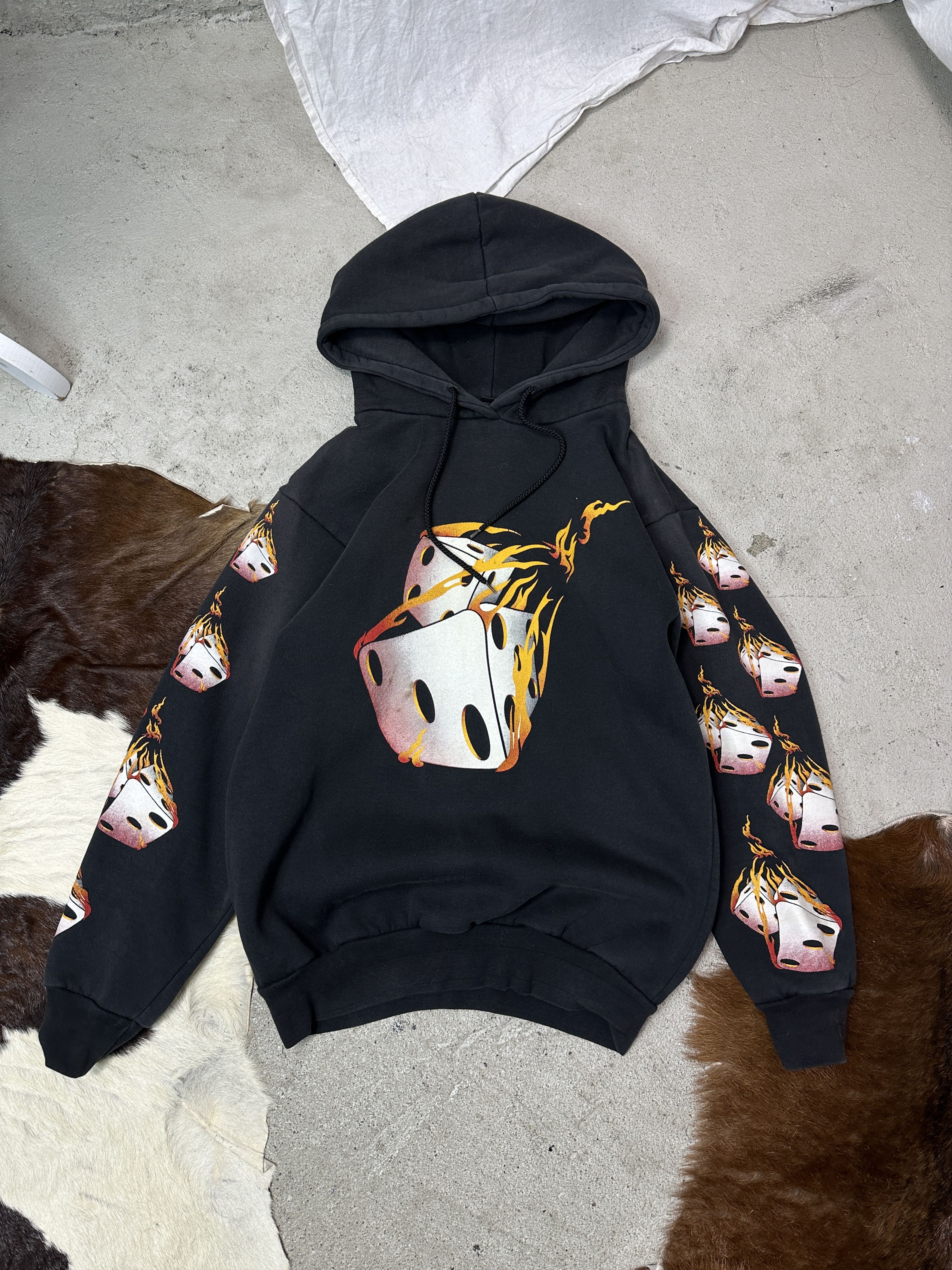 Vintage Vintage Old School Printed Rolling Dice Fire Hoodie 90s Size US S / EU 44-46 / 1 - 1 Thumbnail