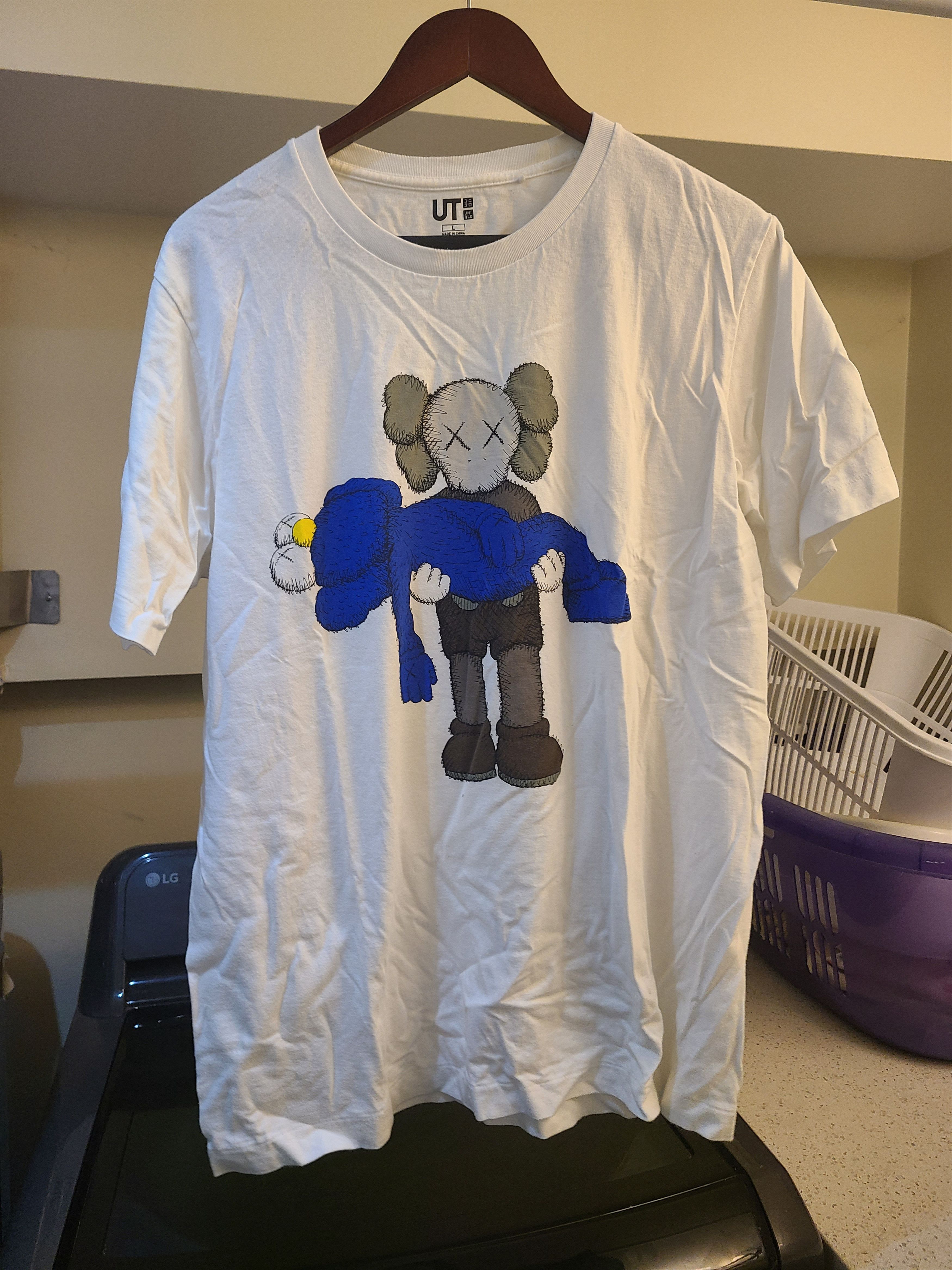 Uniqlo Uniqlo x Kaws Size US L / EU 52-54 / 3 - 5 Thumbnail