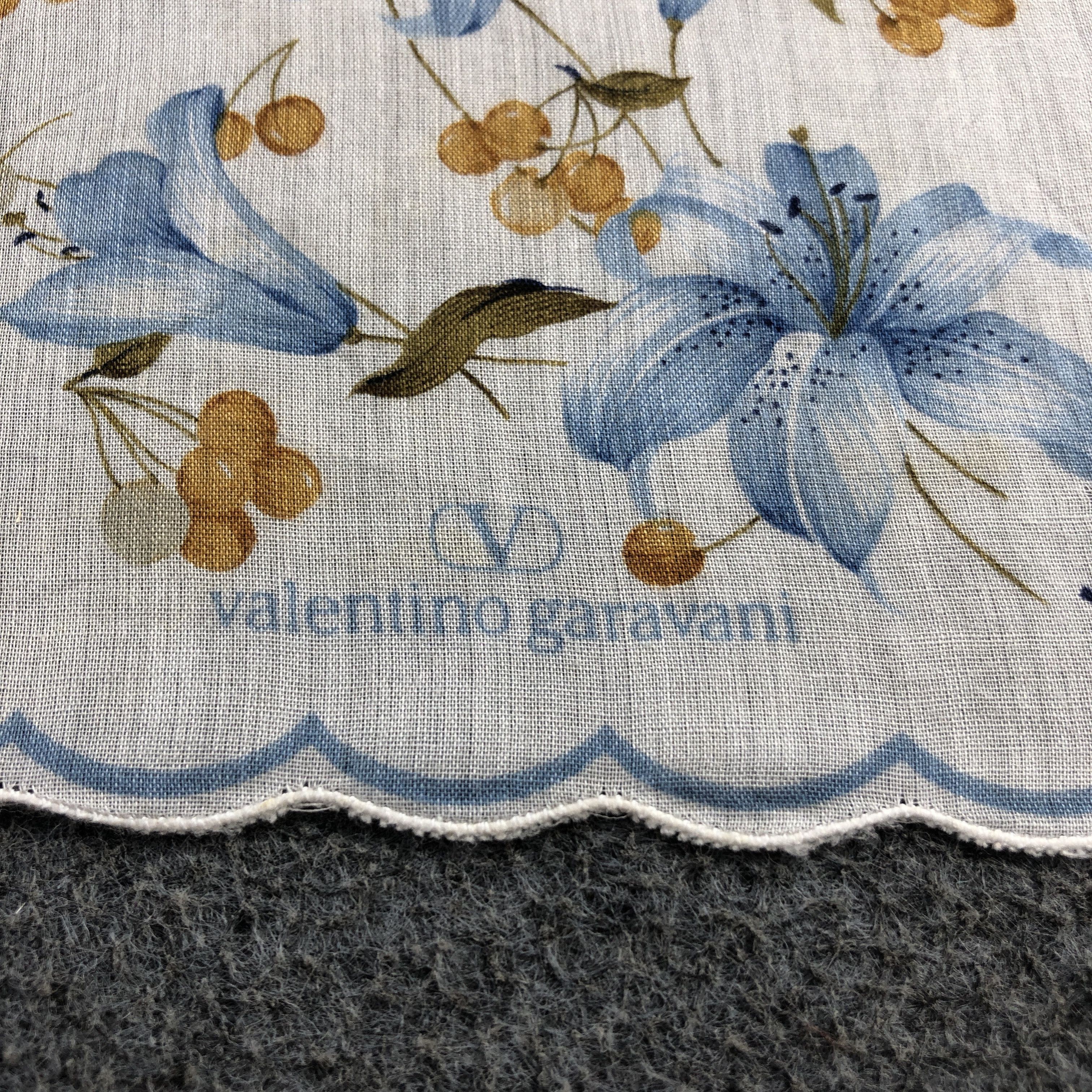 Vintage ValenTINO GarAVANI Handkerchief Neckerchief Bandana H2695 Size ONE SIZE - 4 Thumbnail