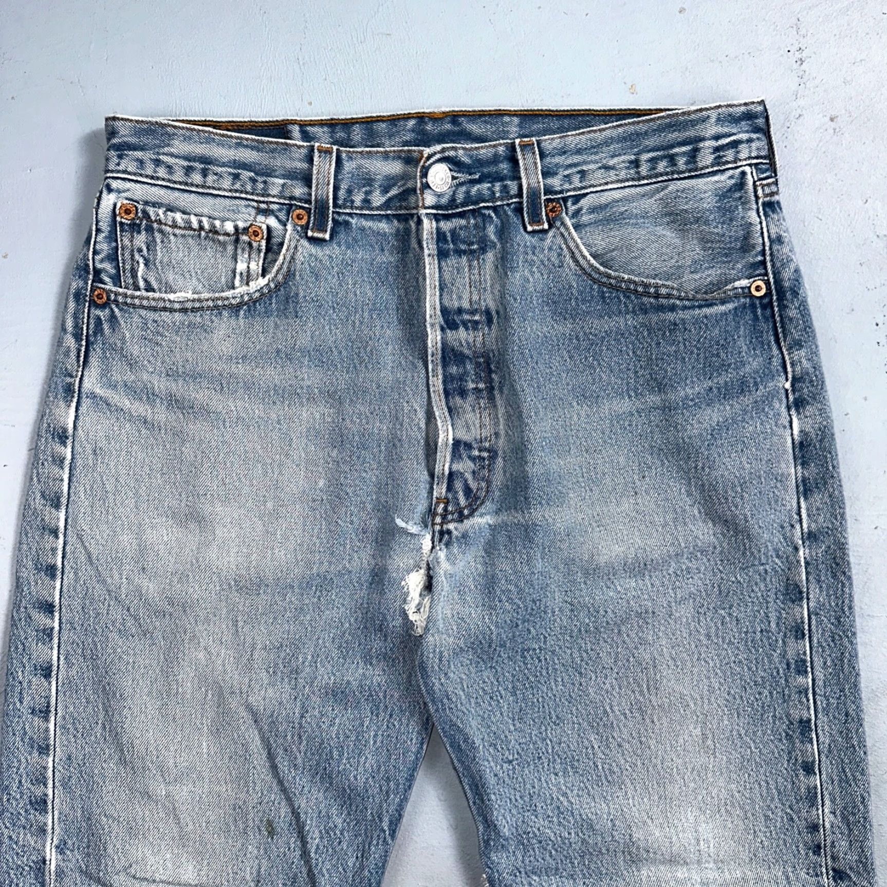 Levi's VINTAGE Levi's 501 Jeans Men 34x36 Light Blue Denim Straight 90s 34 36 Mens Regular Comfort Binary? Size US 34 / EU 50 - 2 Thumbnail