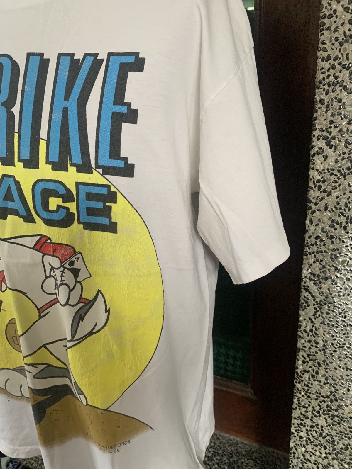 Vintage × Warner Bros Vintage 90s Bugs Bunny Warner Bros T shirt Size US L / EU 52-54 / 3 - 4 Thumbnail