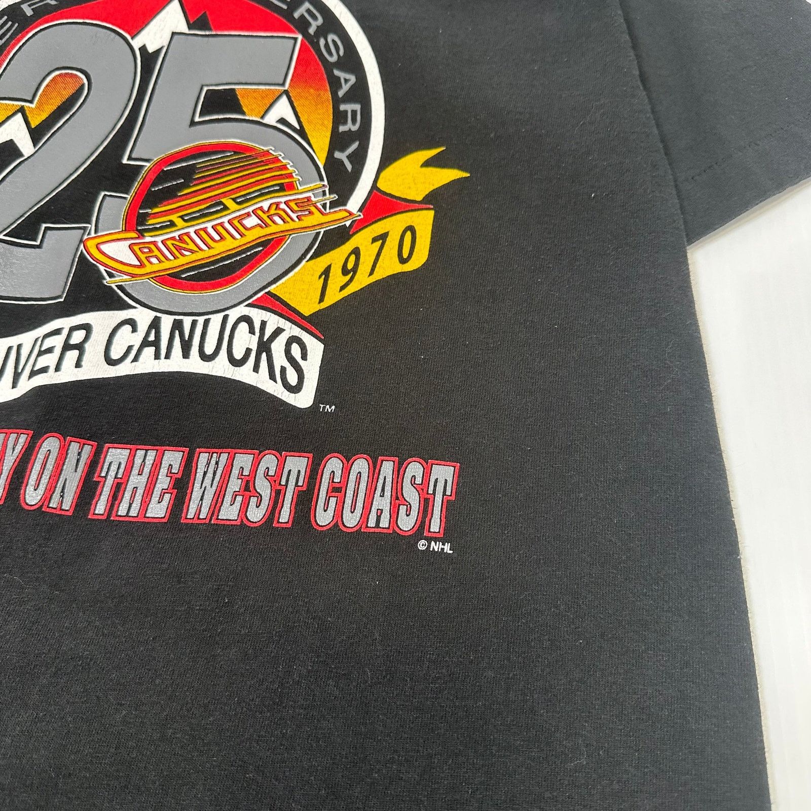 Fruit Of The Loom 1995 Vancouver Canucks 25th Anniversary Graphic Tee M Size US M / EU 48-50 / 2 - 4 Thumbnail