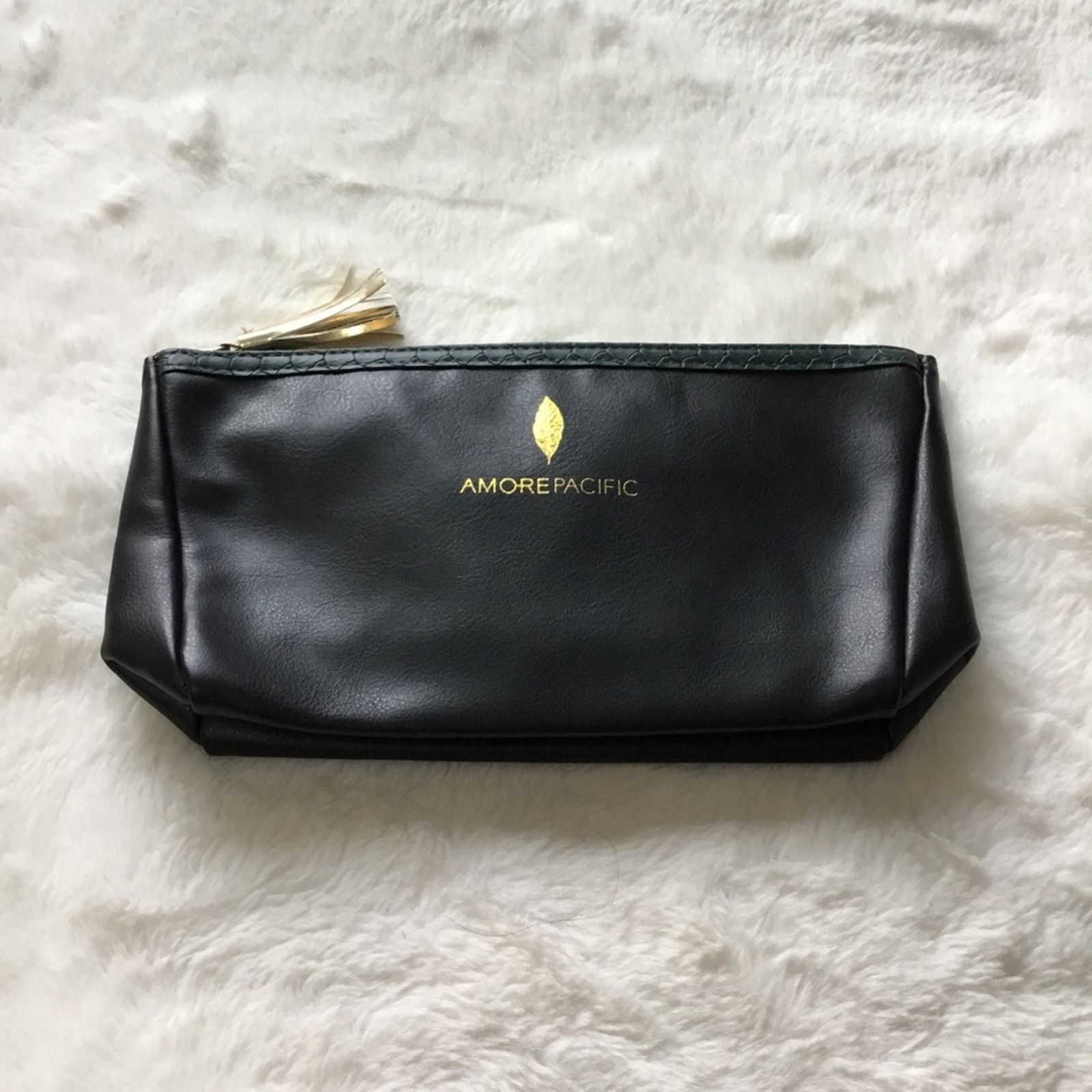 Other Amore Pacific Black Cosmetic Bag Size ONE SIZE - 1 Thumbnail