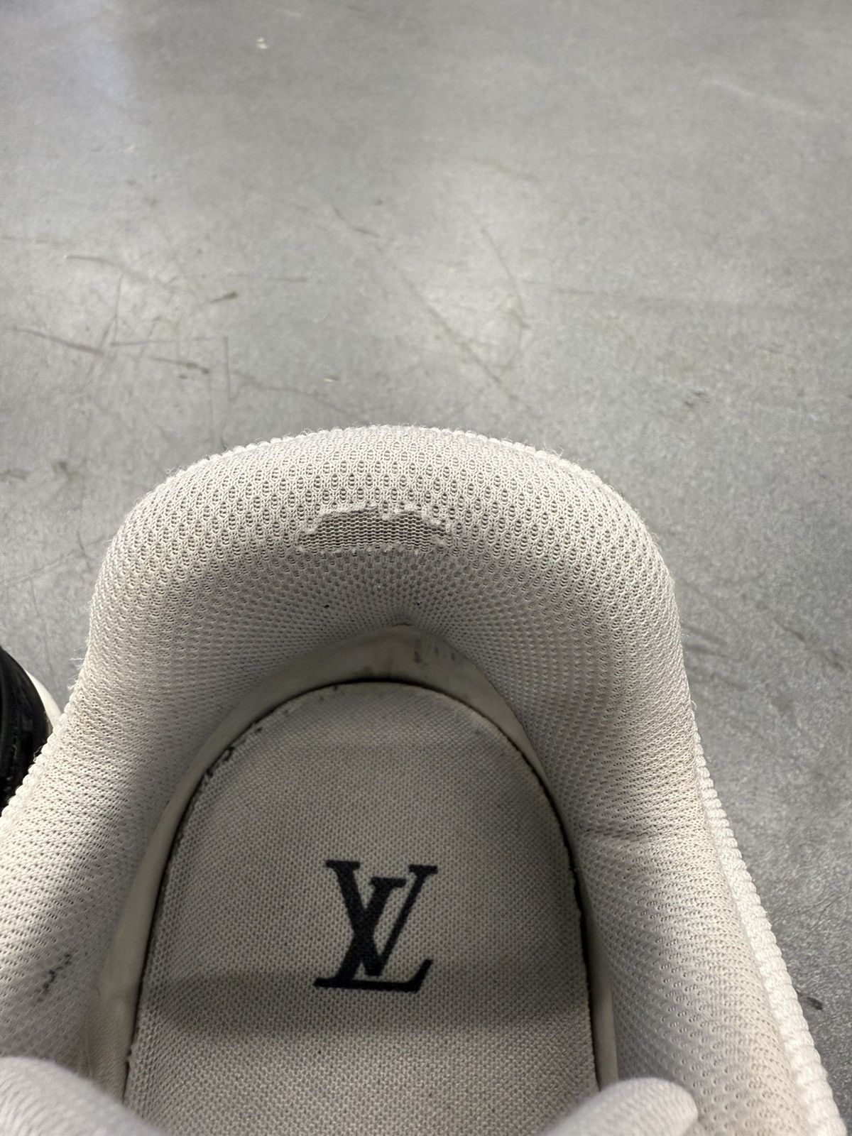 Louis Vuitton Louis Vuitton LV Trainer White Black Size LV 8.5 / US 9.5 Size US 9.5 / EU 42-43 - 10 Thumbnail