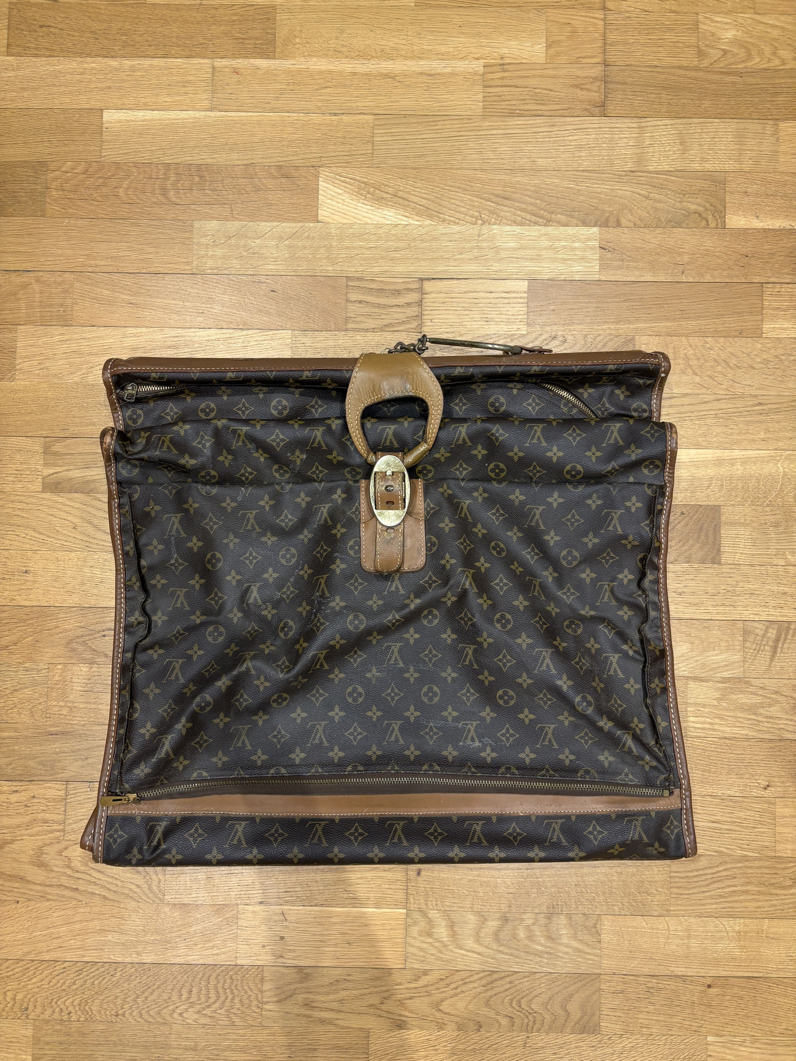Louis Vuitton VINTAGE 1970S LOUIS VUITTON LEATHER GARMENT BAG Size ONE SIZE - 1 Thumbnail