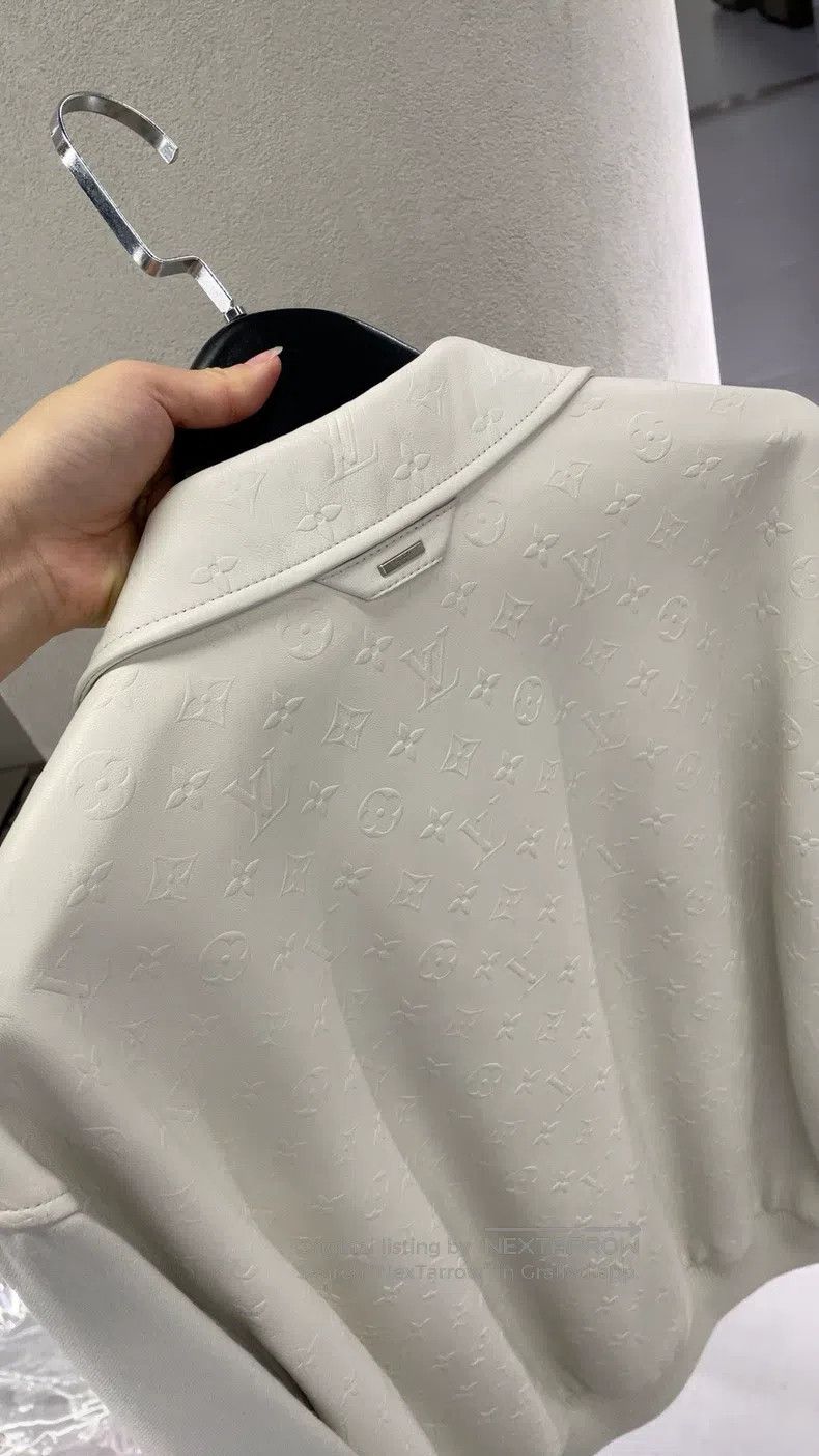 Louis Vuitton Louis Vuitton White full print jacquard sheepskin jacket Size US M / EU 48-50 / 2 - 3 Thumbnail