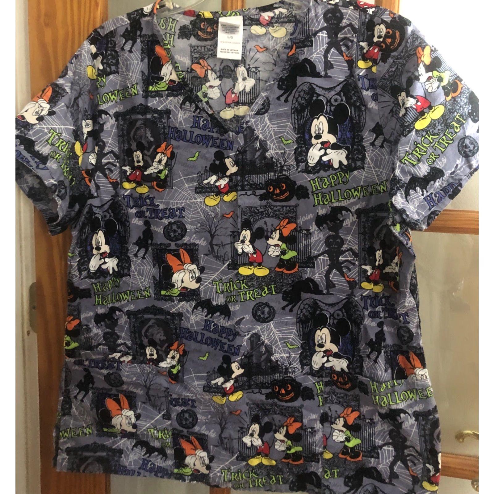 Disney Disney Scrub Top V-Neck Grey Mickey Minnie Halloween Trick Or Treat Sz L Large Ladies Women Size US L / EU 52-54 / 3 - 2 Thumbnail