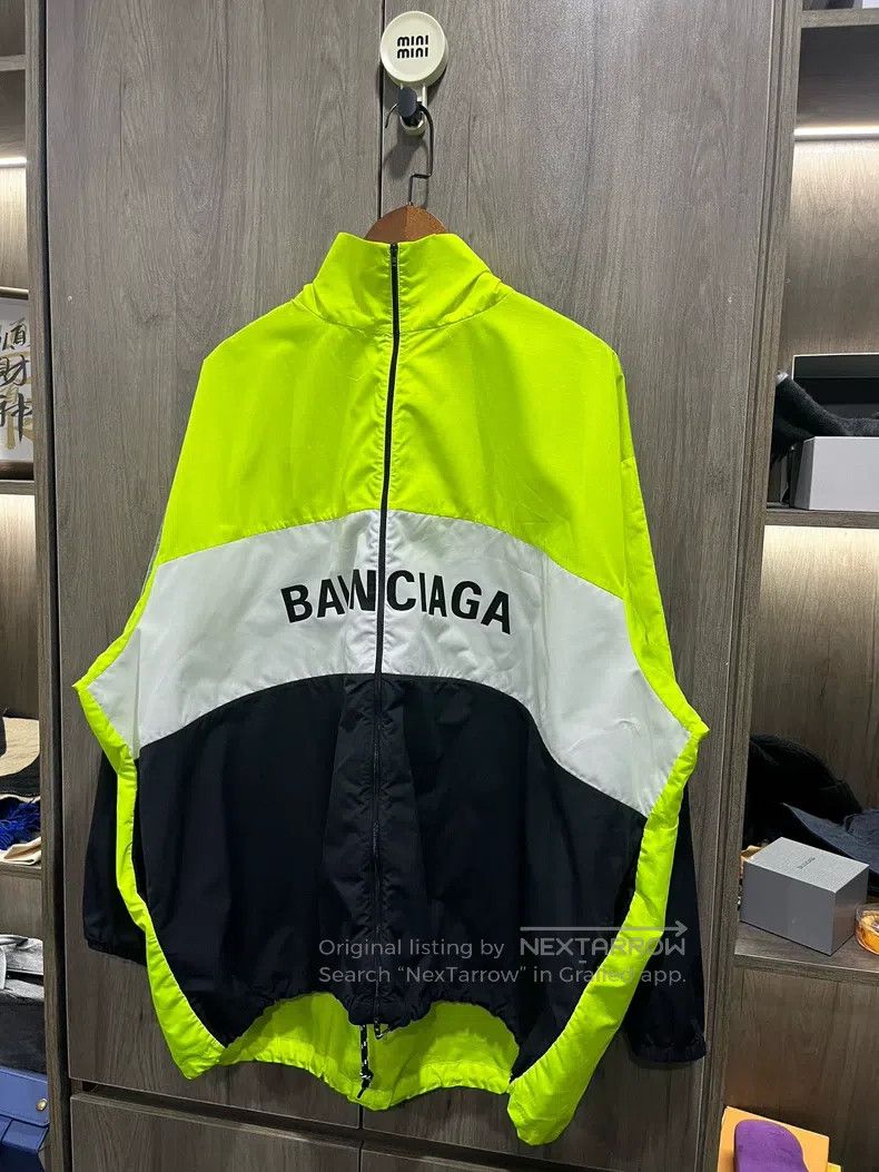Balenciaga Balenciaga Neon Green Windbreaker Size US XXS / EU 40 - 1 Thumbnail