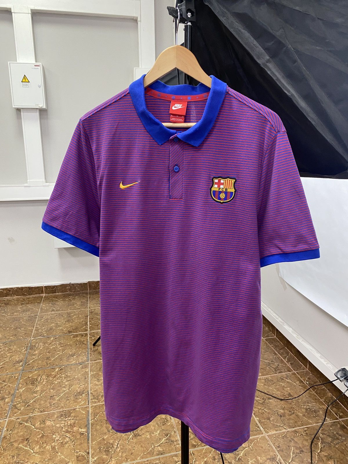 Nike Vintage Y2K Nike F. C. Barcelona Soccer Jersey polo t-shirt Size US XL / EU 56 / 4 - 1 Thumbnail