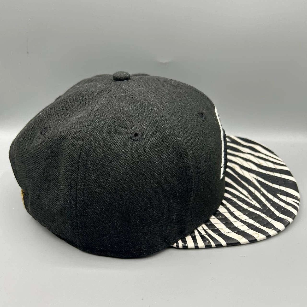 New Era Los Angeles LA Lakers Hat Men M-L Black White NBA Strap Back Size ONE SIZE - 6 Thumbnail
