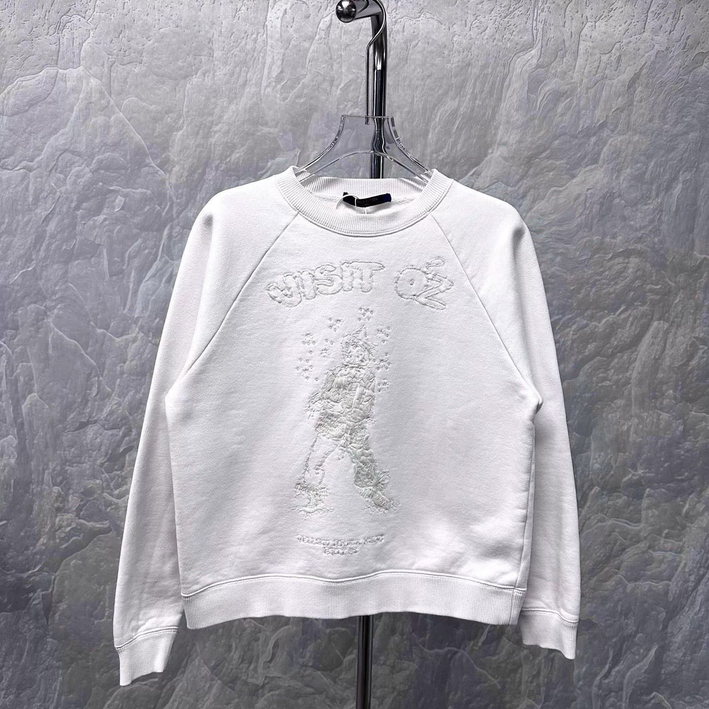 Louis Vuitton Louis Vuitton Wizard of Oz Embroidered Sweatshirt Size XS / US 0-2 / IT 36-38 - 1 Thumbnail