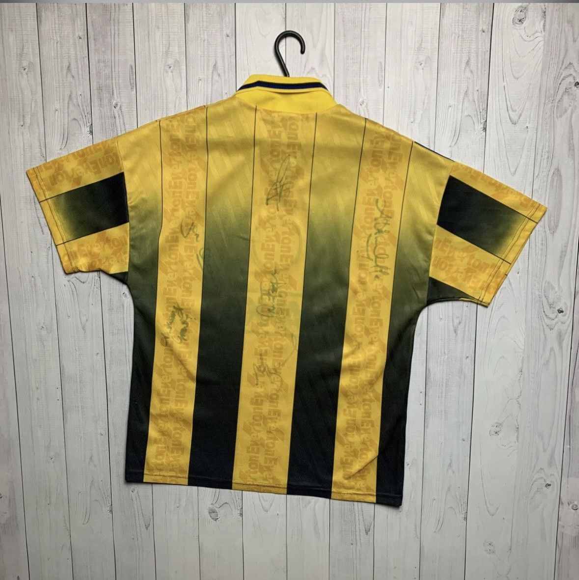 Umbro × Vintage Vintage Everton soccer jersey size M rare yellow away Size US M / EU 48-50 / 2 - 6 Thumbnail
