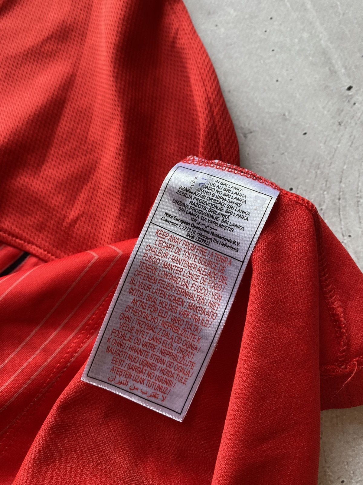 Nike Vintage Nike Total 90 T90 Soccer Jersey Streetwear Y2K Rare Size US L / EU 52-54 / 3 - 9 Thumbnail