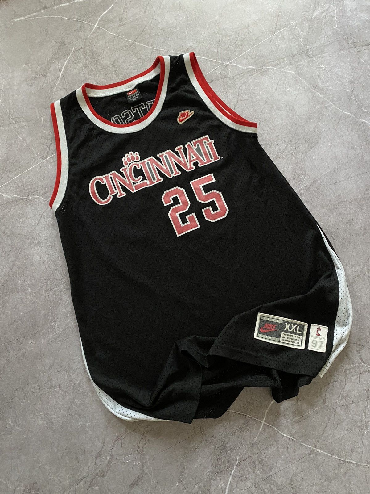 NBA × Nike × Vintage Nike Cincinnati Bearcats Danny Fortson #25 Basketball Jersey Size US XXL / EU 58 / 5 - 1 Thumbnail