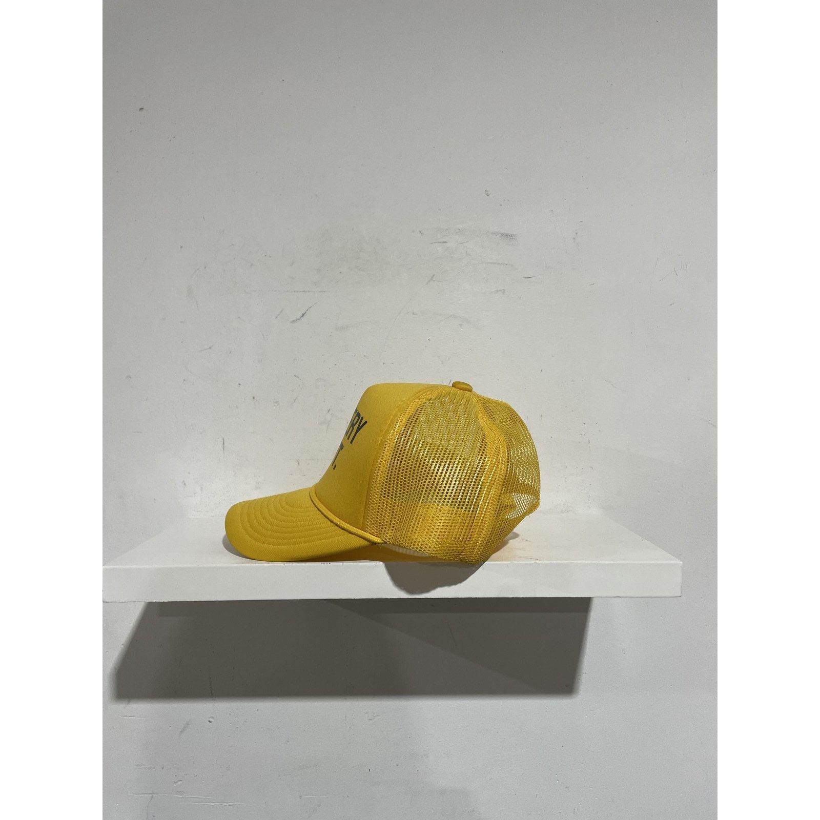 Gallery Dept. GALLERY DEPT. YELLOW LOGO TRUCKER HAT PREOWNED Size ONE SIZE - 2 Thumbnail