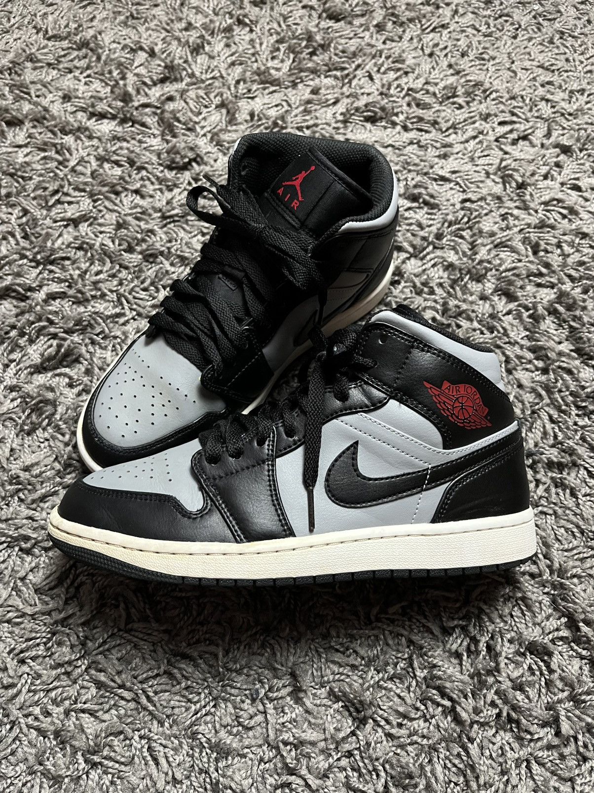 Nike Nike Air Jordan 1 Mid "Shadow" Black Grey 2022 Size US 8.5 / EU 41-42 - 1 Thumbnail
