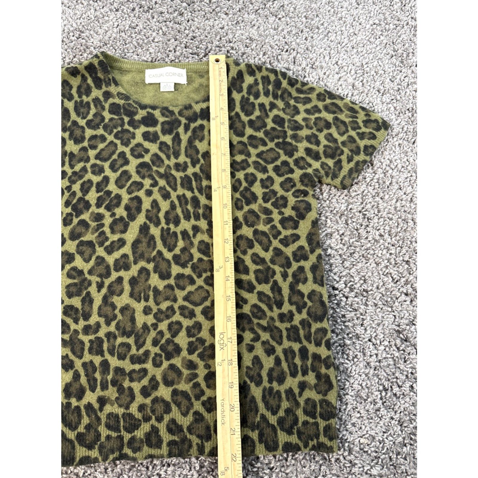 Vintage VINTAGE Casual Corners T Shirt Womens Small Leopard Print Rabbit Hair Lambswool Shirt, Green, Crew Neck, Short Sleeve, Casual, Basic, S, Regular Size S / US 4 / IT 40 - 2 Thumbnail