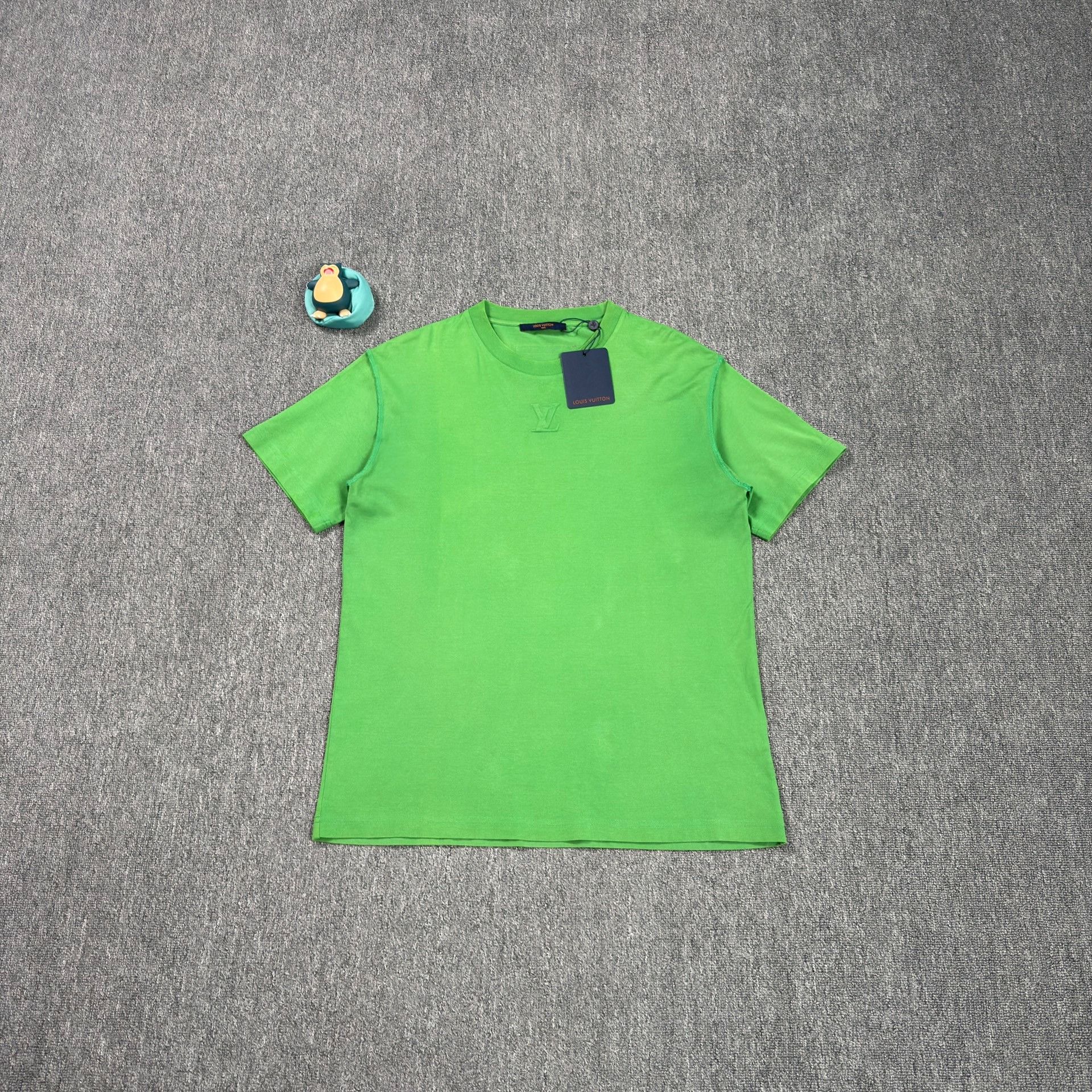Louis Vuitton Louis Vuitton Embossed LV Logo T-Shirt Size M Size US M / EU 48-50 / 2 - 1 Thumbnail
