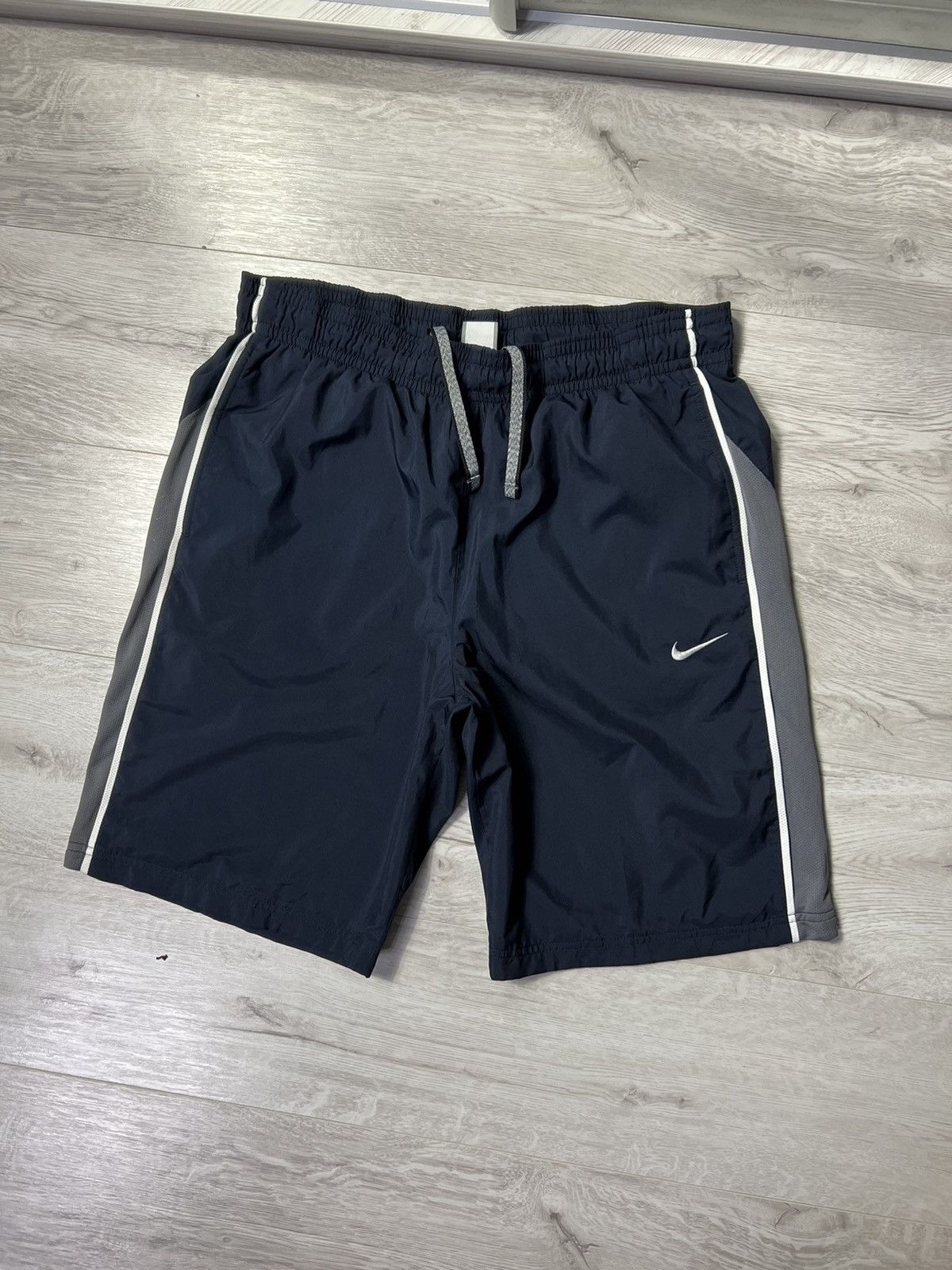 Nike × Vintage Vintage Nike Nylon Shorts Embroidered Swoosh Logo Size US 36 / EU 52 - 11 Thumbnail
