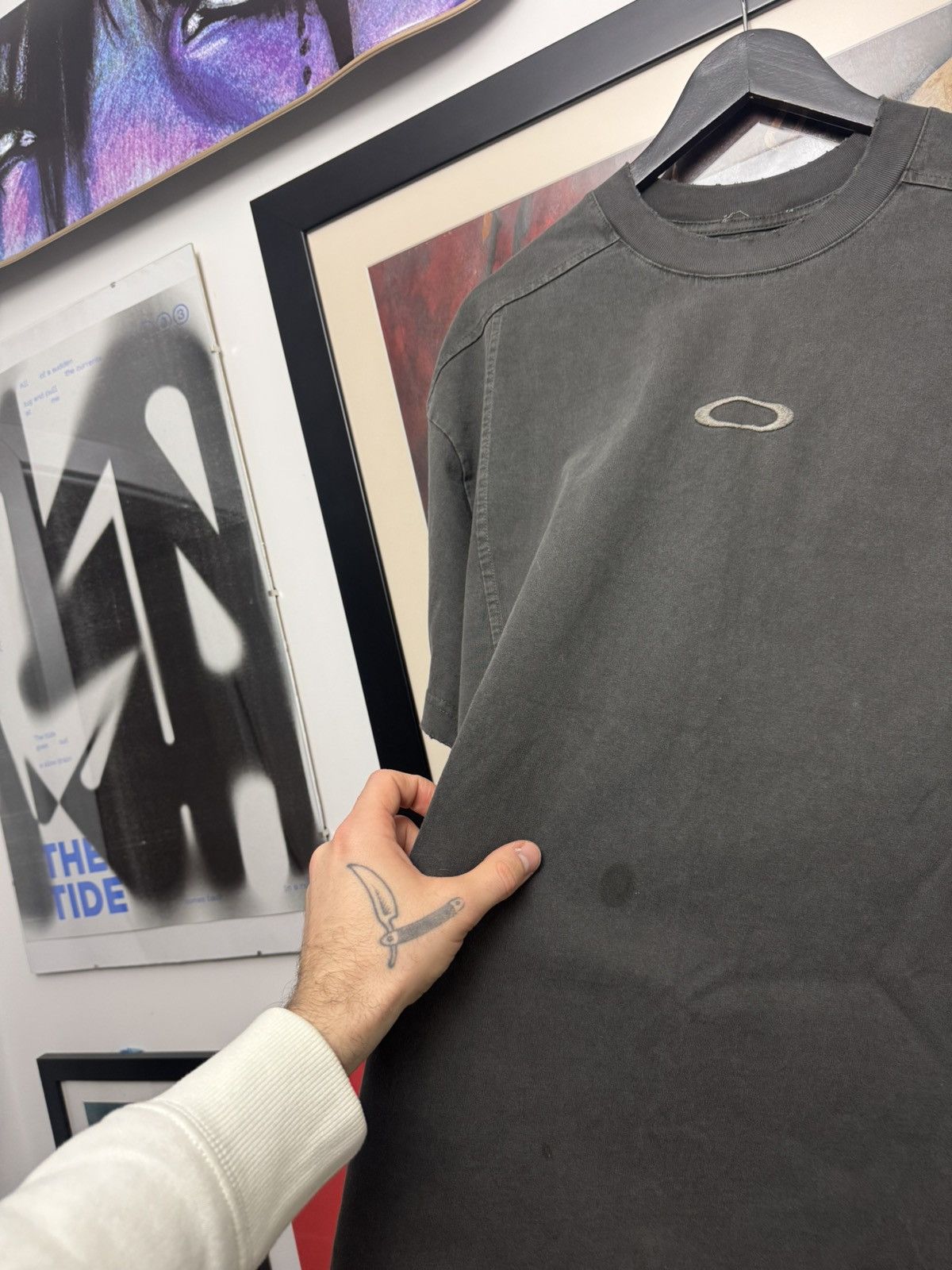 Oakley Vintage Oakley 90s Tee Logo Graphic Washed Skate Center Logo Size US L / EU 52-54 / 3 - 3 Thumbnail
