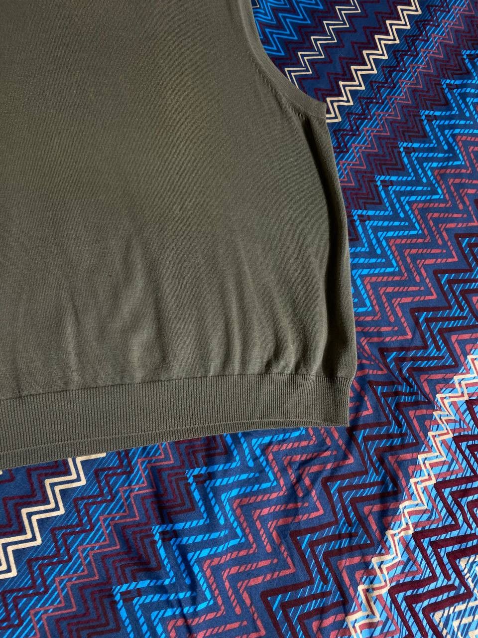 Izod × Vintage Vintage 90s Streetwear Knit V-Neck Sweater Vest Size US L / EU 52-54 / 3 - 14 Thumbnail