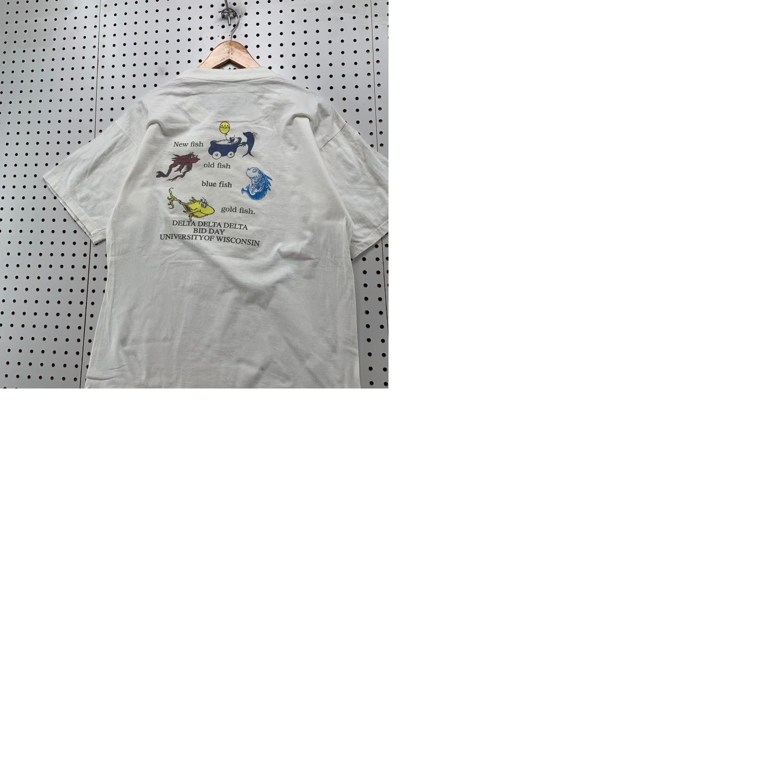 Delta VINTAGE Dr Seuss Tri Delta Shirt Mens L Single Stitch Fish Wisconsin Shirt Men 90s University Beige Cotton T-Shirt Size US L / EU 52-54 / 3 - 9 Thumbnail