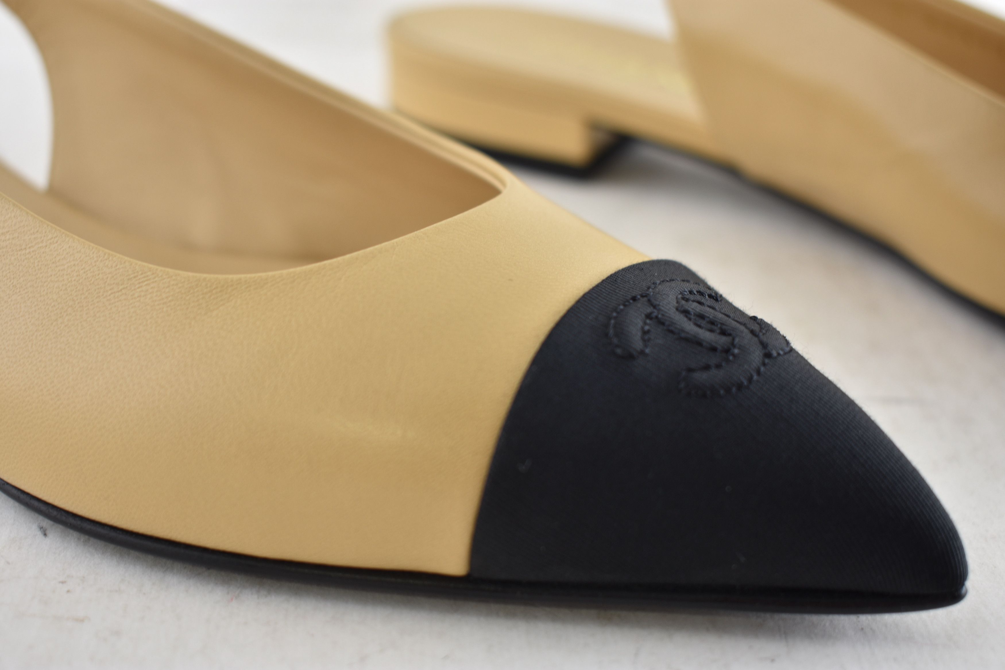 Chanel Chanel 24A Black CC Logo Slingback Pointed Ballet Flat 39 Size US 9 / IT 39 - 7 Thumbnail