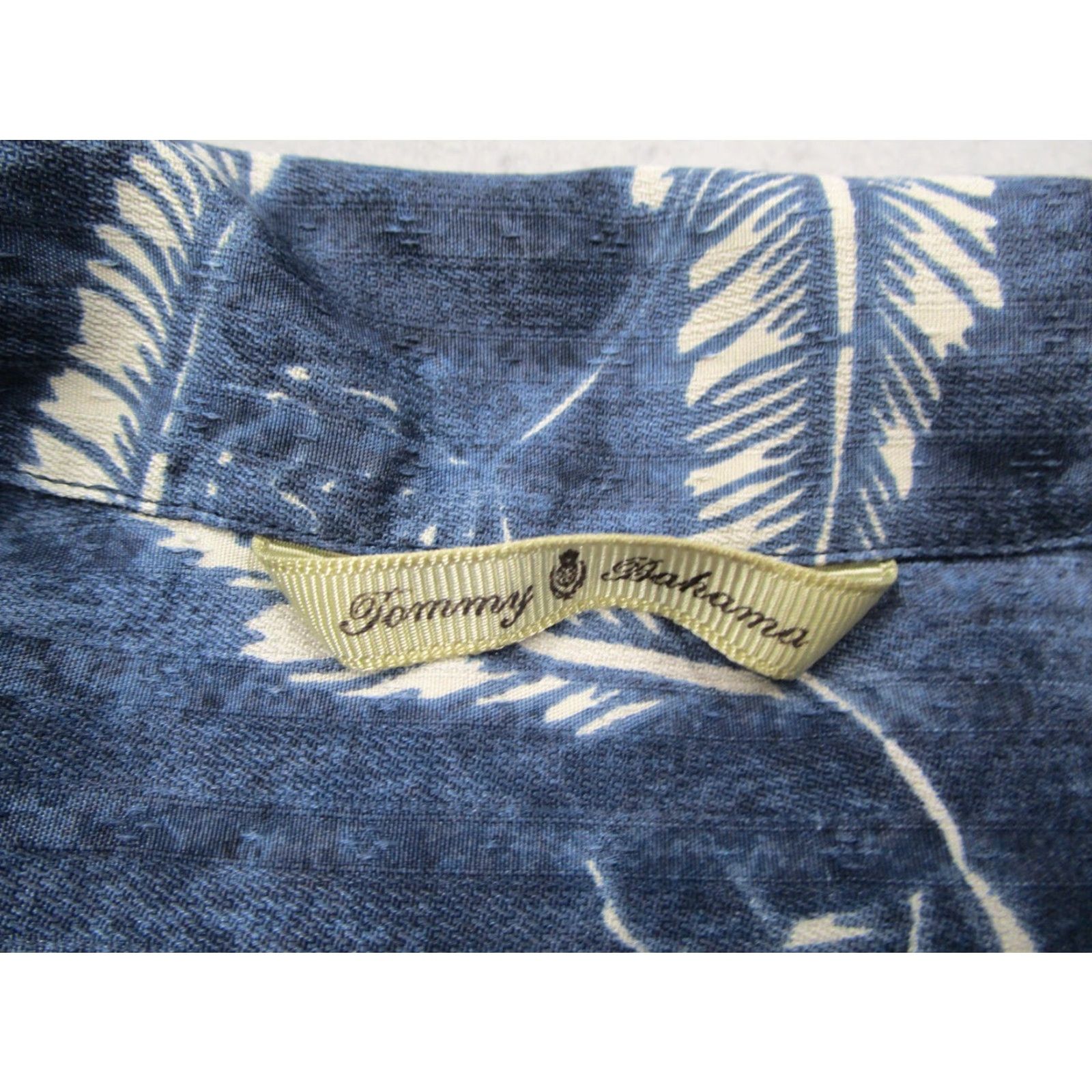 Tommy Bahama Tommy Bahama Men's Short Sleeve Hawaiian Shirt Large Blue Floral Silk Wool Blend Casual Festival Beach Tiki Size US L / EU 52-54 / 3 - 3 Thumbnail