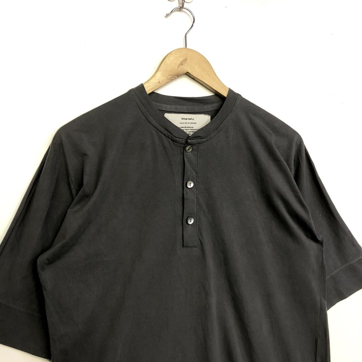 Japanese Brand BIOGRAPHY CHINESE COLLAR MINIMALIST PLAIN TSHIRT Size US S / EU 44-46 / 1 - 5 Thumbnail