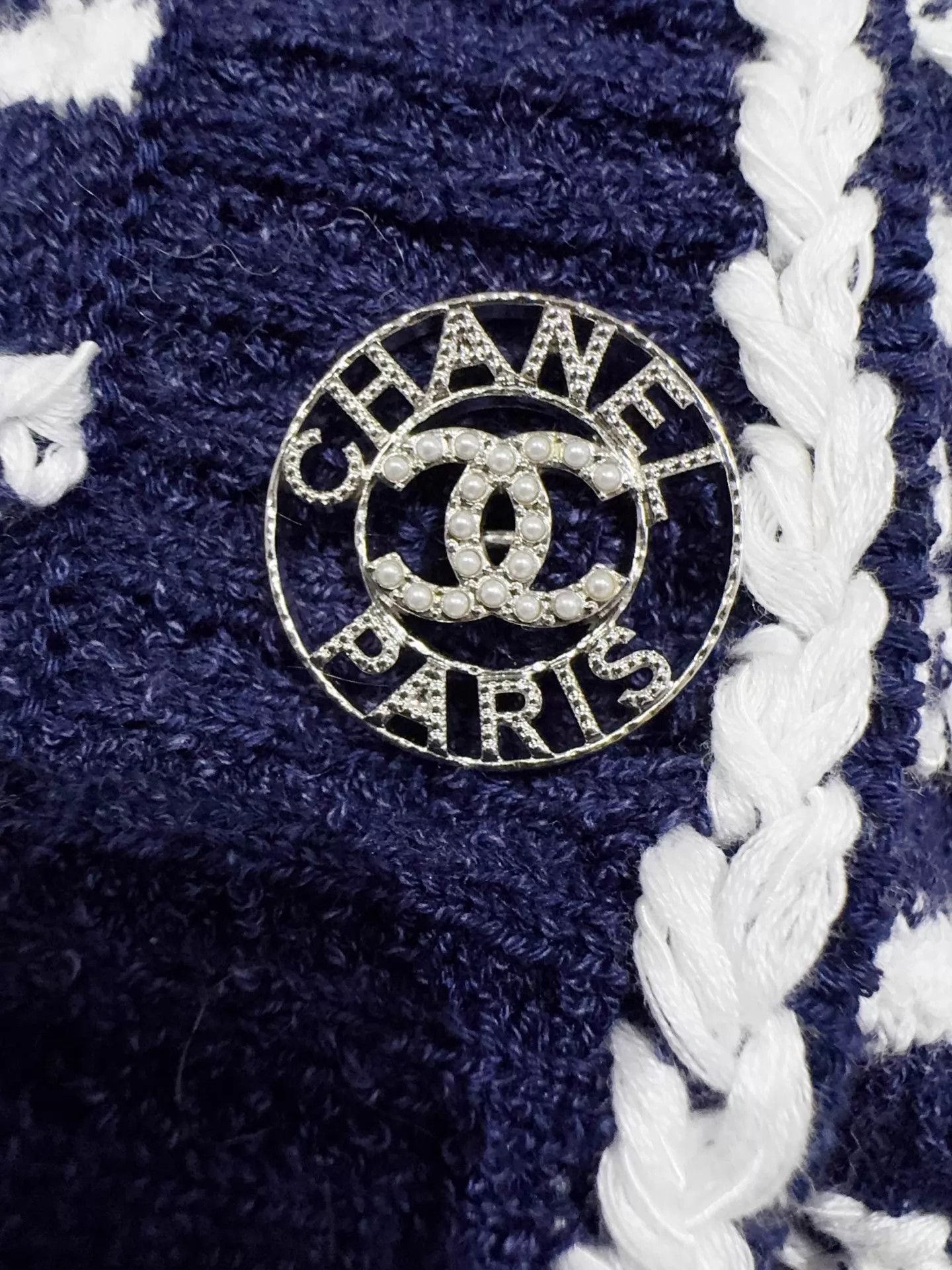 Chanel Chanel 34 Loose Sweater New with Tags Beautiful Buttons Size XS / US 0-2 / IT 36-38 - 4 Thumbnail