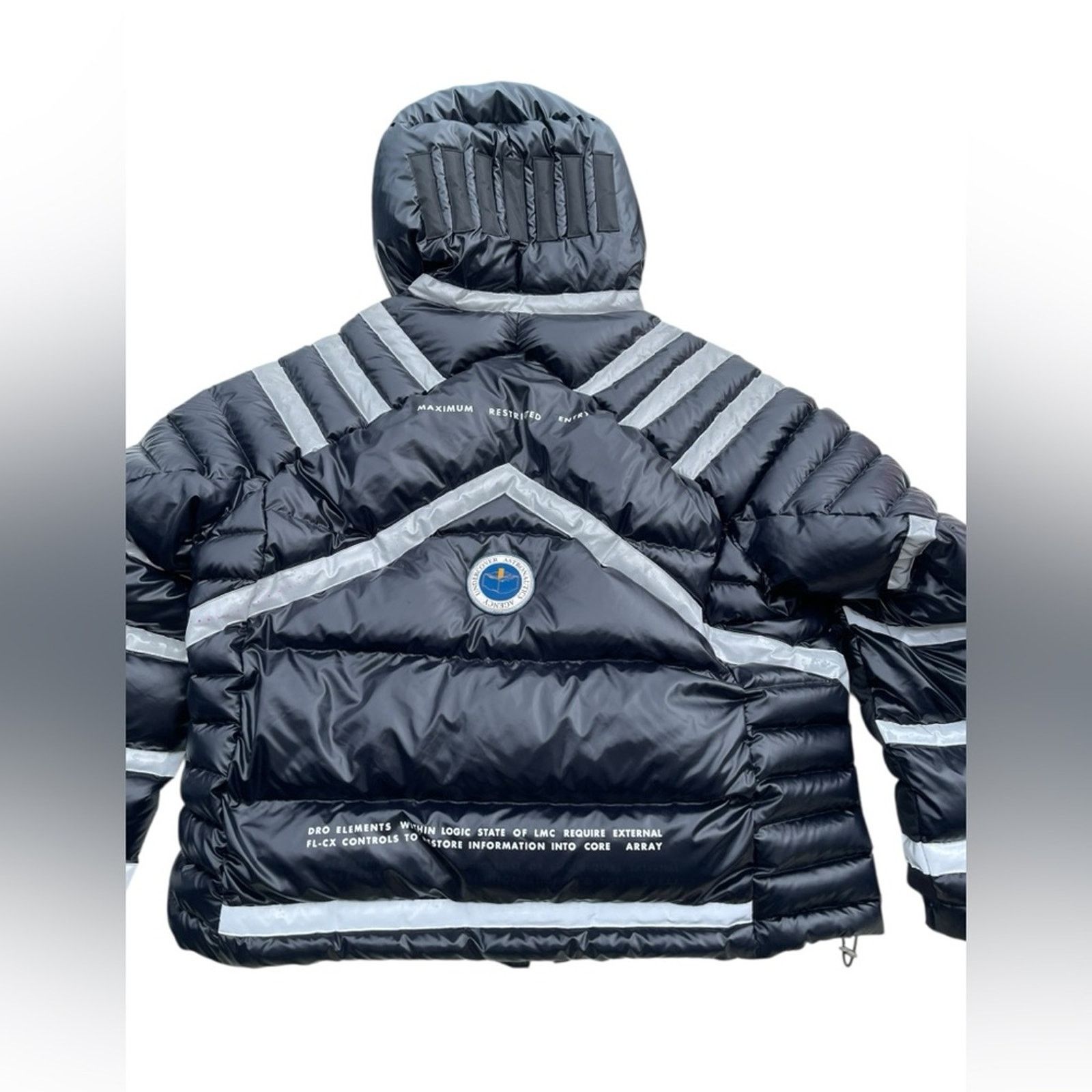 Undercover Undercover AW18 LED Space Suit RUNWAY AW18 2001: A Space Size US M / EU 48-50 / 2 - 7 Thumbnail