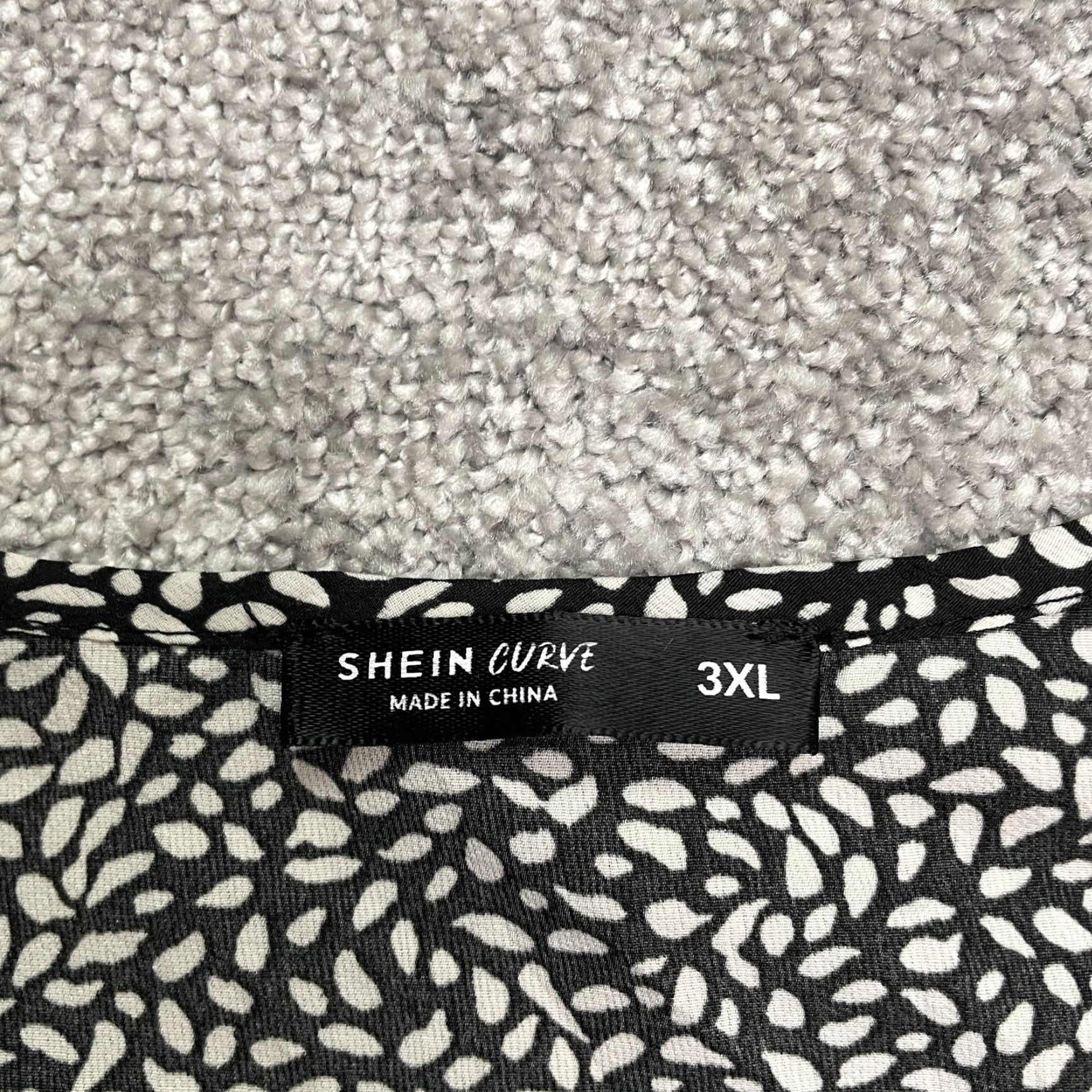 Shein VINTAGE? No. SheIn Curve Printed Peplum Top Women 3XL White Black V-Neck Ruffle Casual Blouse Size XXL / US 16-18 / IT 52-54 - 4 Thumbnail
