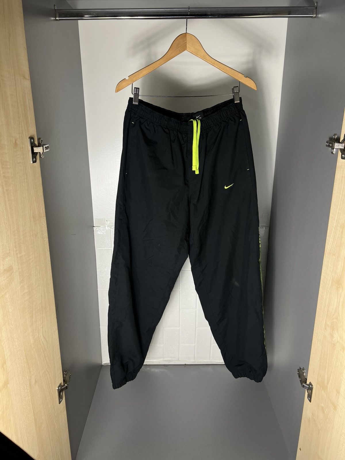 Nike VINTAGE NIKE NYLON RETRO SWEATPANTS DRILL SWOOSH Y2K 90s SK8 Size US 32 / EU 48 - 1 Thumbnail